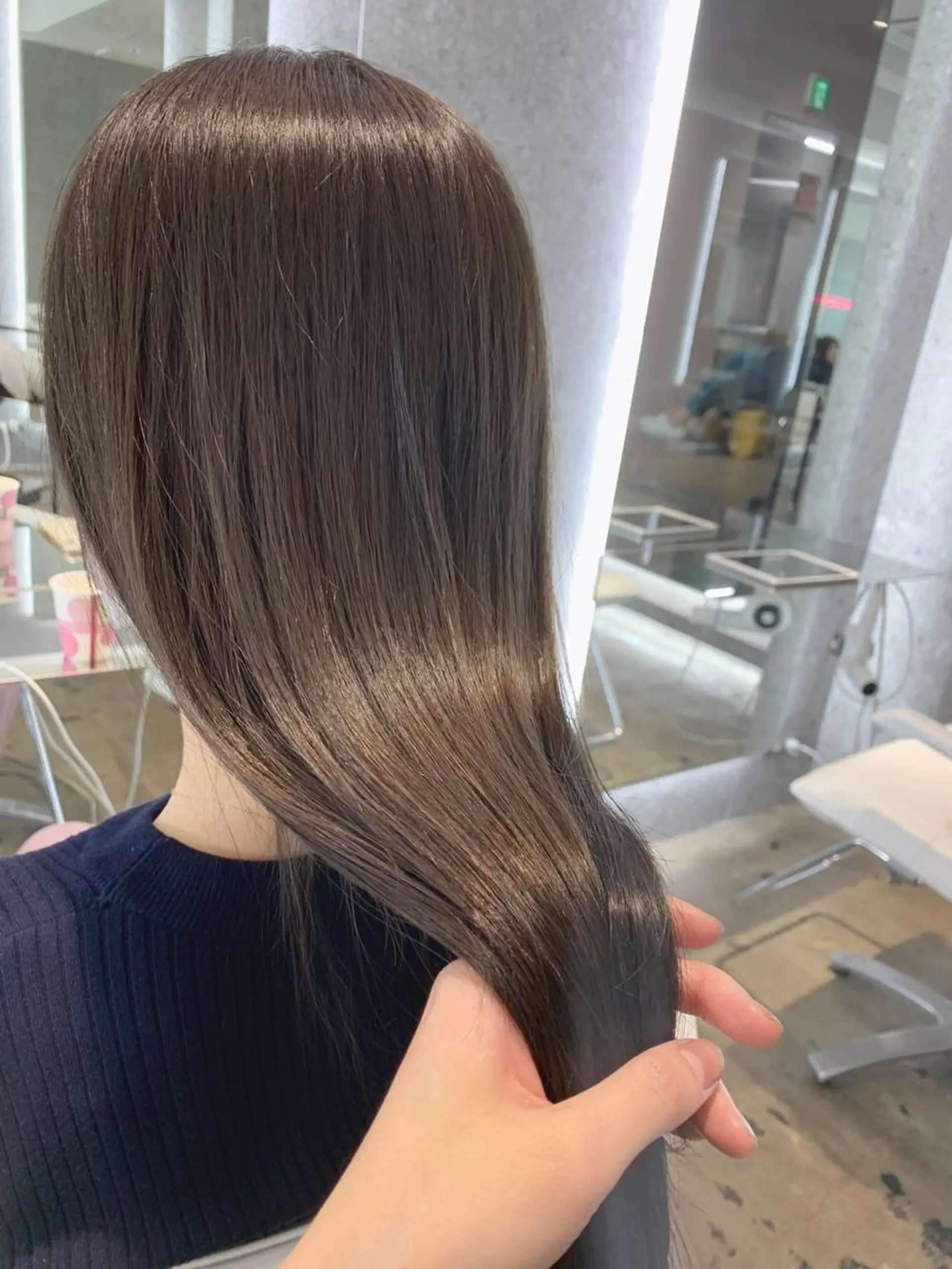 ロング カラー グレージュ ヘアカラー トリートメント PHIDGE所属・山下 千明のヘアスタイル