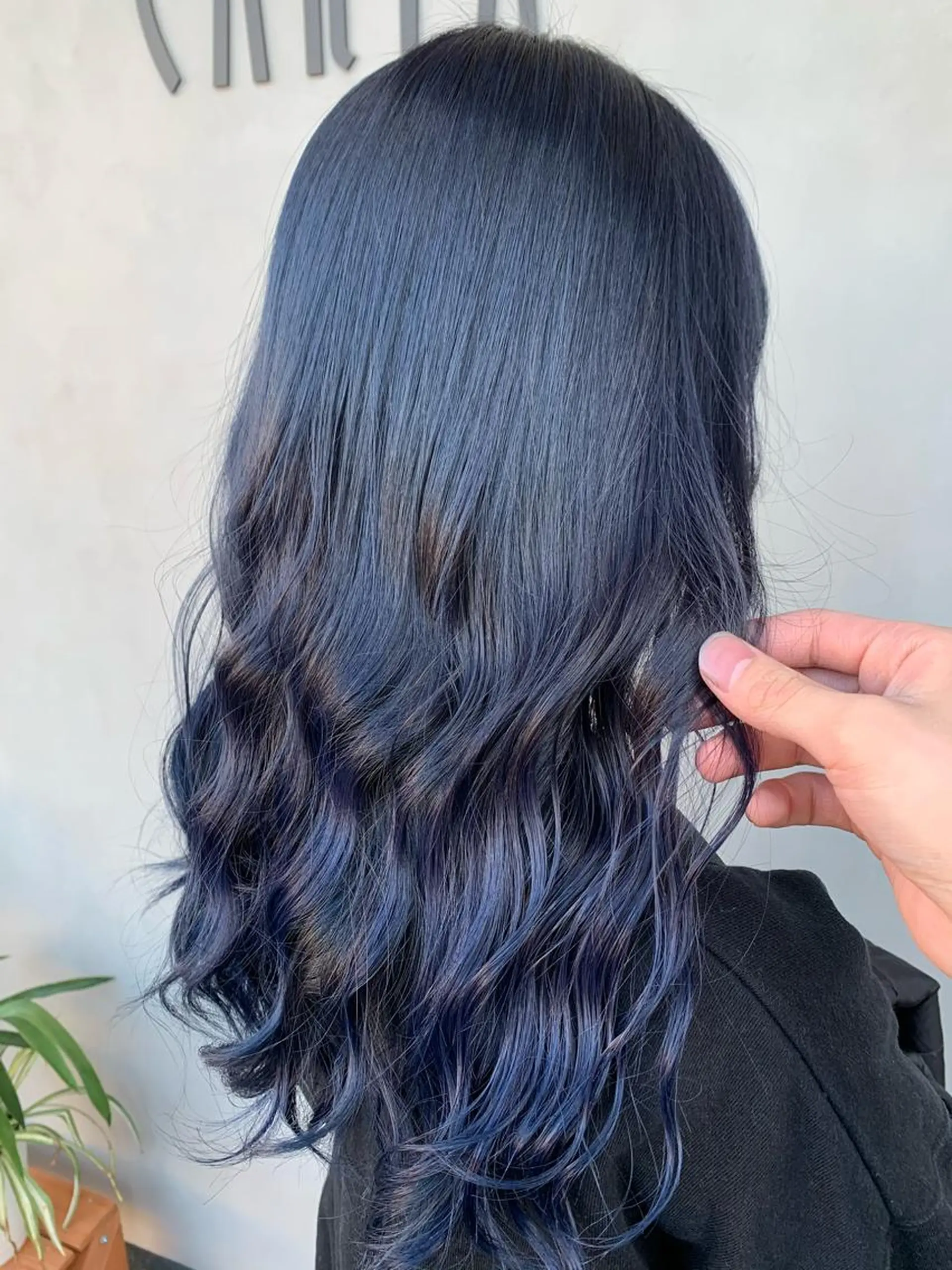 カラー 黒髪 ブリーチ ブルーカラー ブルーブラック 透明感カラー 名古屋／デザイン／ ブリーチ/松井亮磨のヘアスタイル