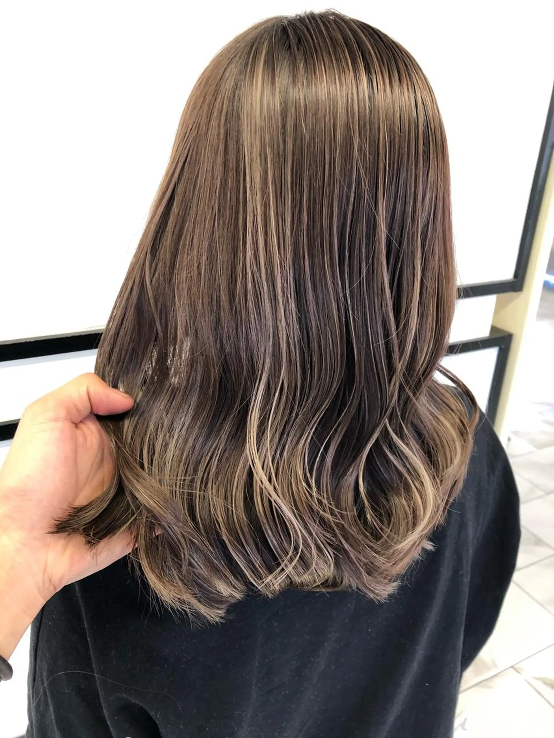 カラー ハイライトカラー レイヤーカット 早崎太生のヘアスタイル