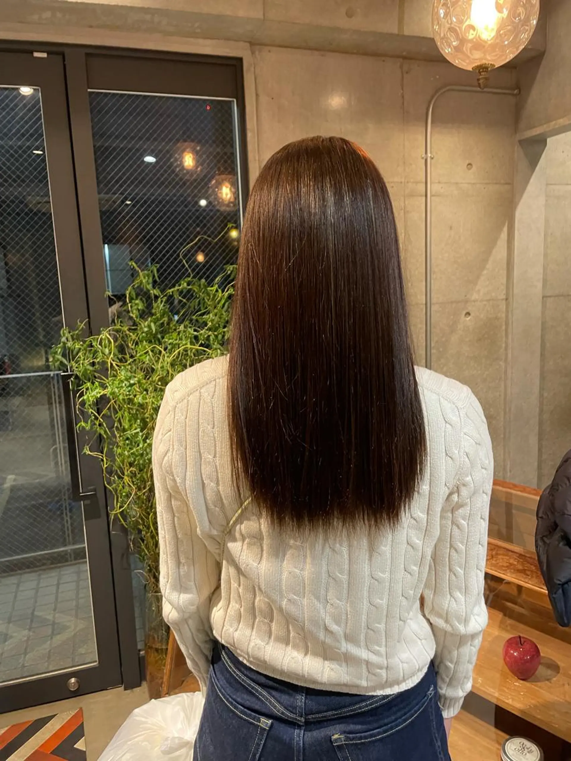 セミロング maina/透明感 ベージュ/ブラウンのヘアスタイル