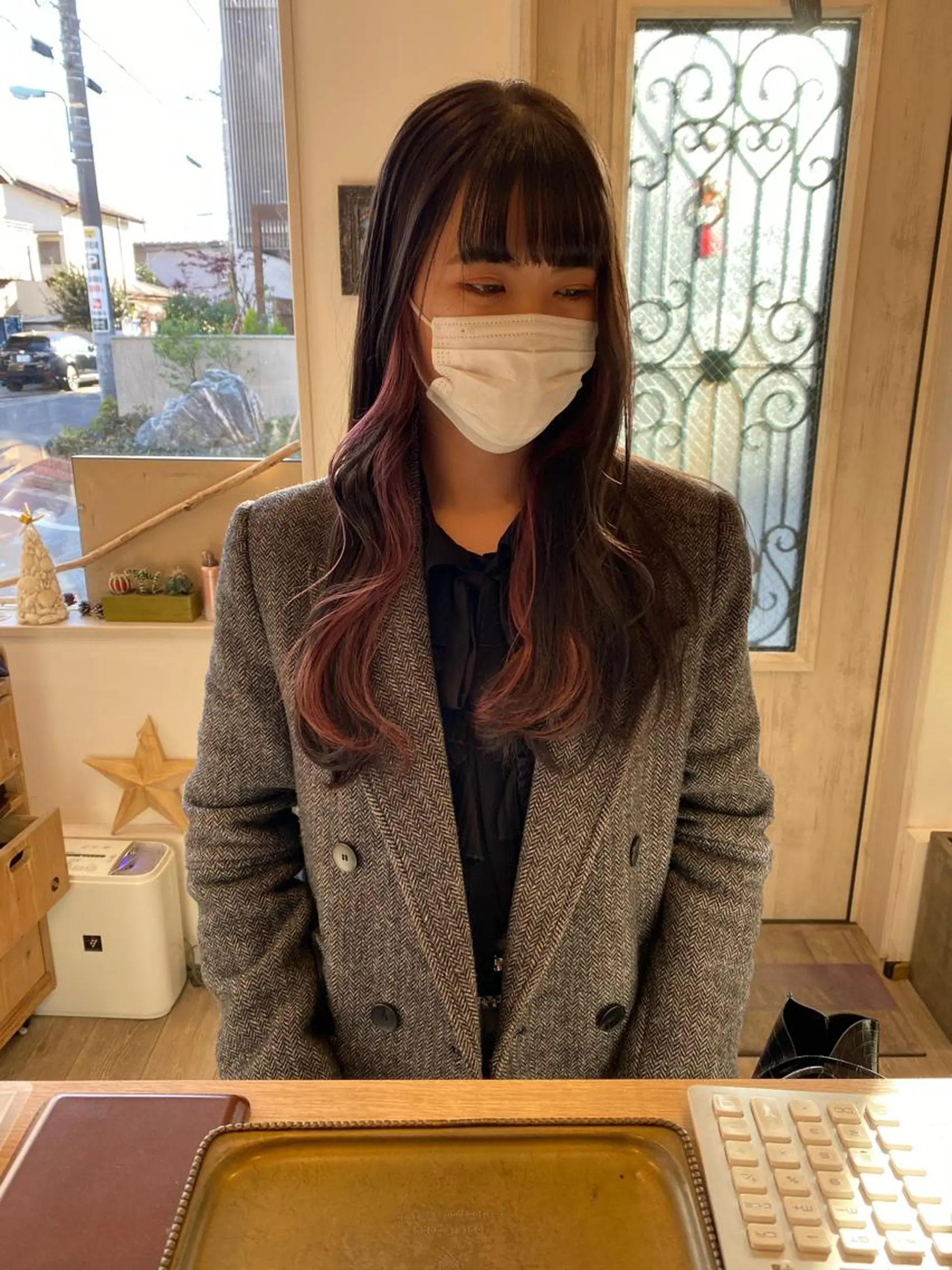 カラー イヤリングカラー インナーカラー レイヤーカット ハイトーンウエダのヘアスタイル