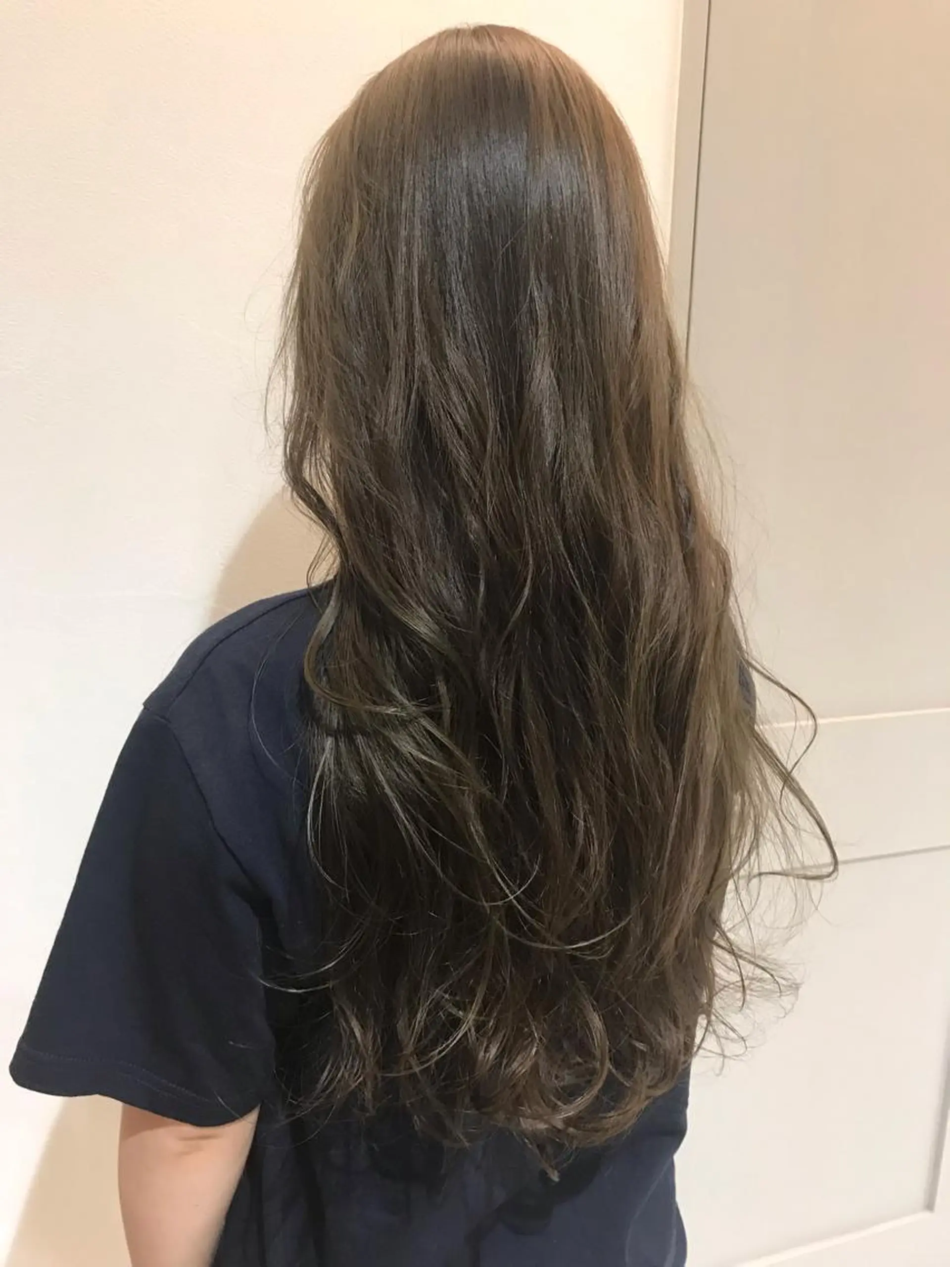 ロング アッシュ カット ヘアカラー 河田 海陽のヘアスタイル