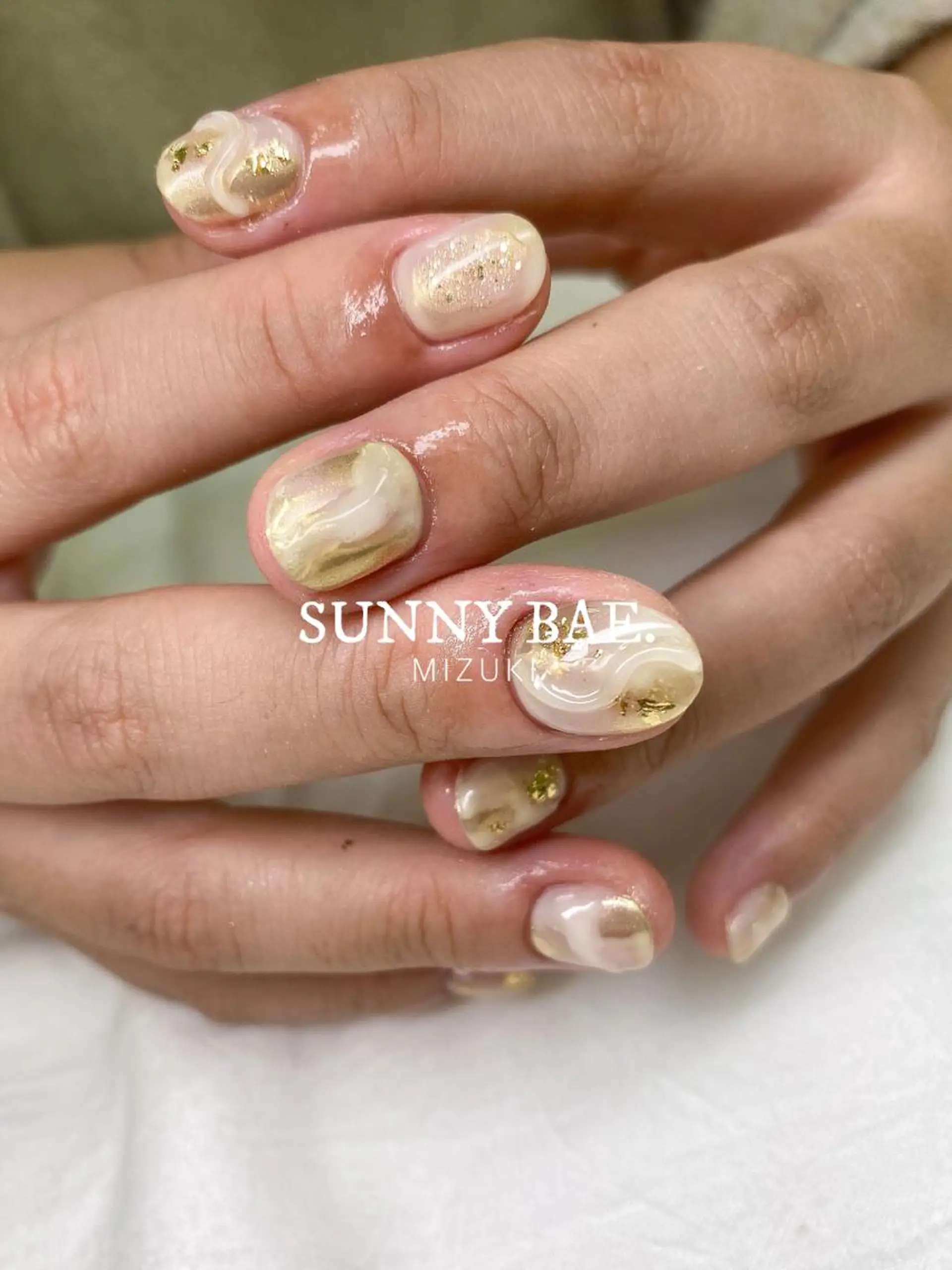 ネイル 成人式 ミラーネイル ニュアンスネイル ぷっくりネイル ハンドネイル SUNNY BAE. 🌼MIZUKIのネイルデザイン