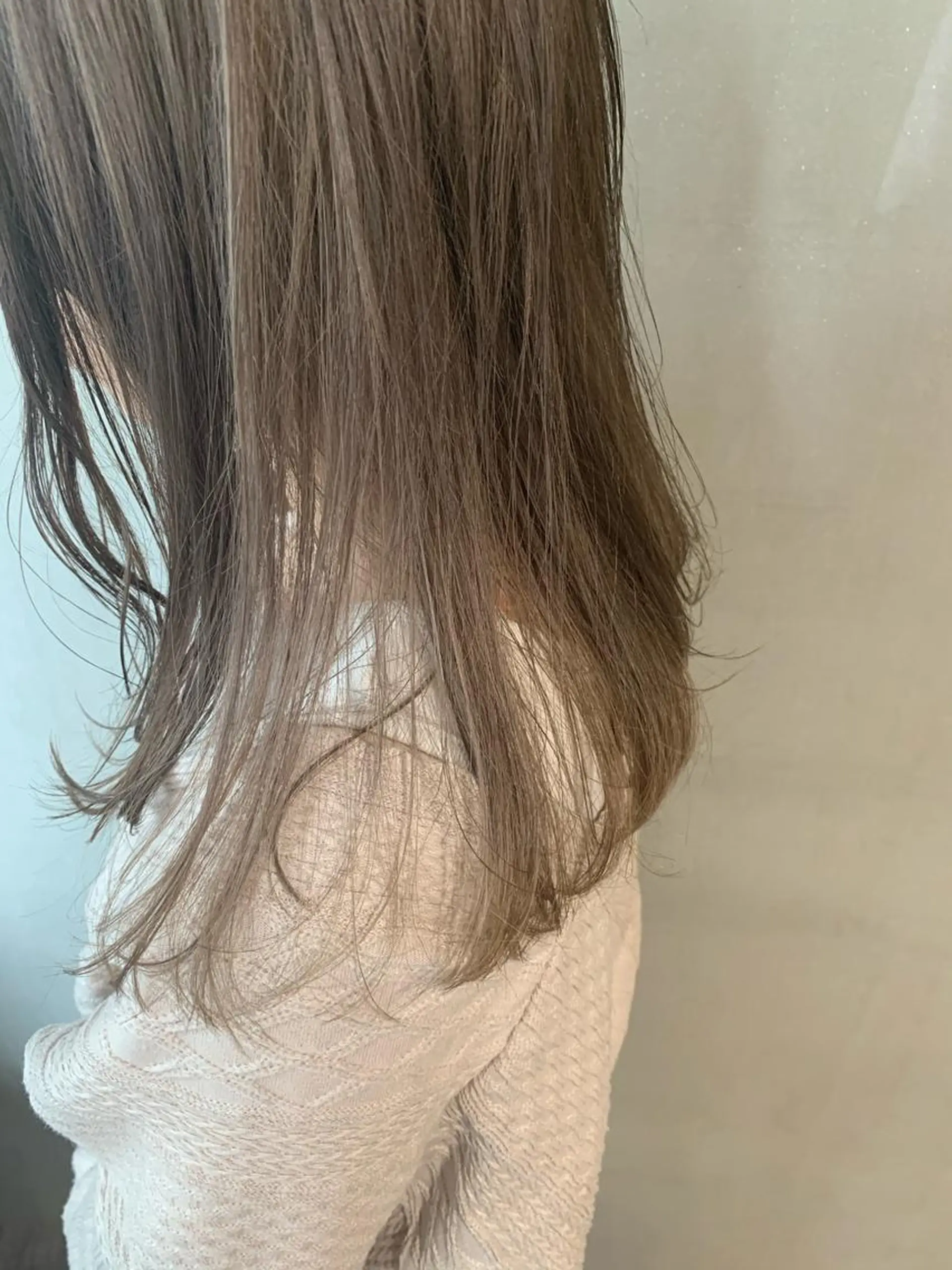 ロング ラベンダーベージュ SALOWIN梅田茶屋町店所属・ウルフレイヤーカット /チヒロのヘアスタイル