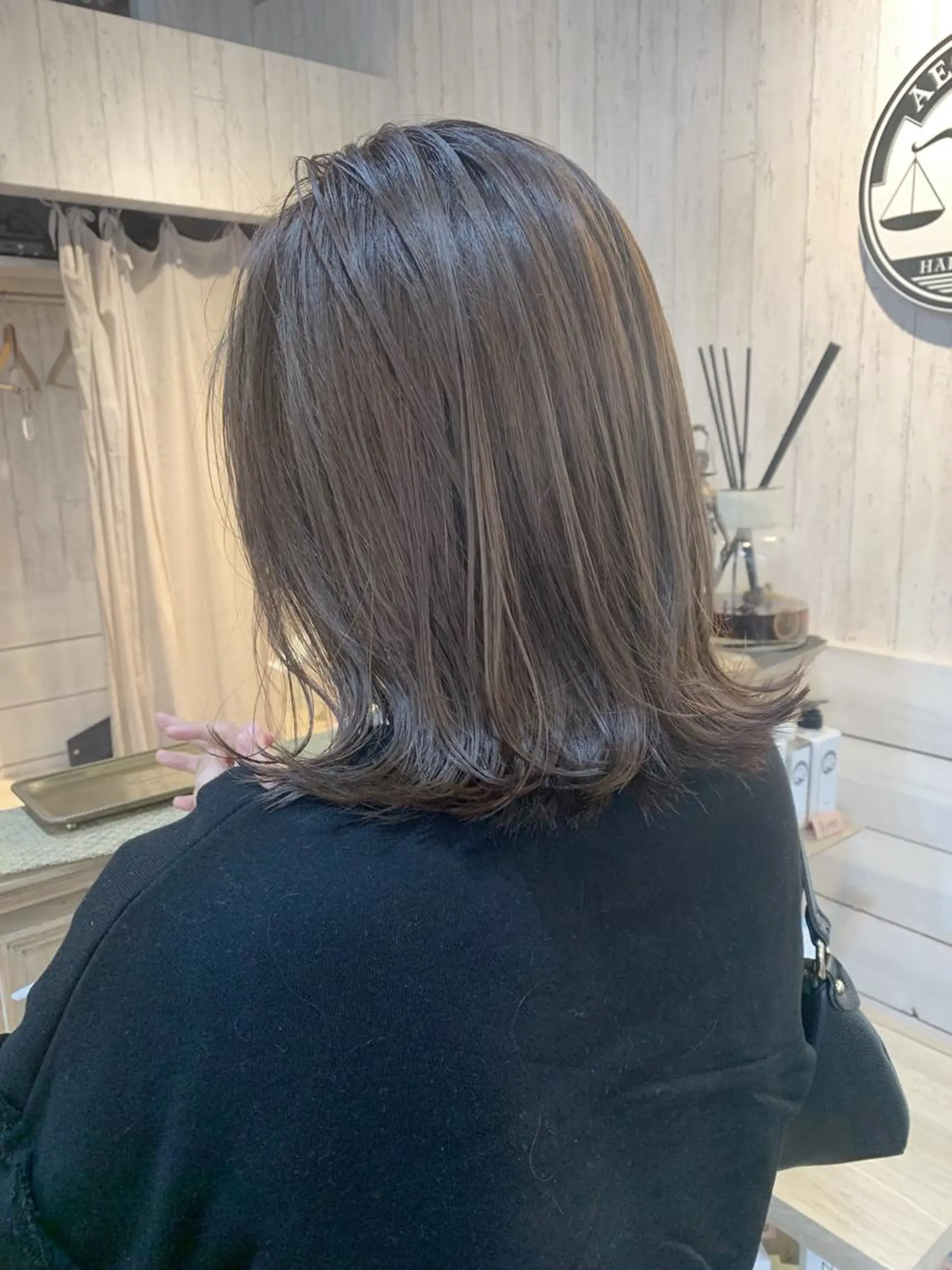 セミロング カラー ダブルカラー イヤリングカラー ハイライトカラー イルミナカラー インナーカラー 🔆学生に人気🔆 AEQUITASのヘアスタイル