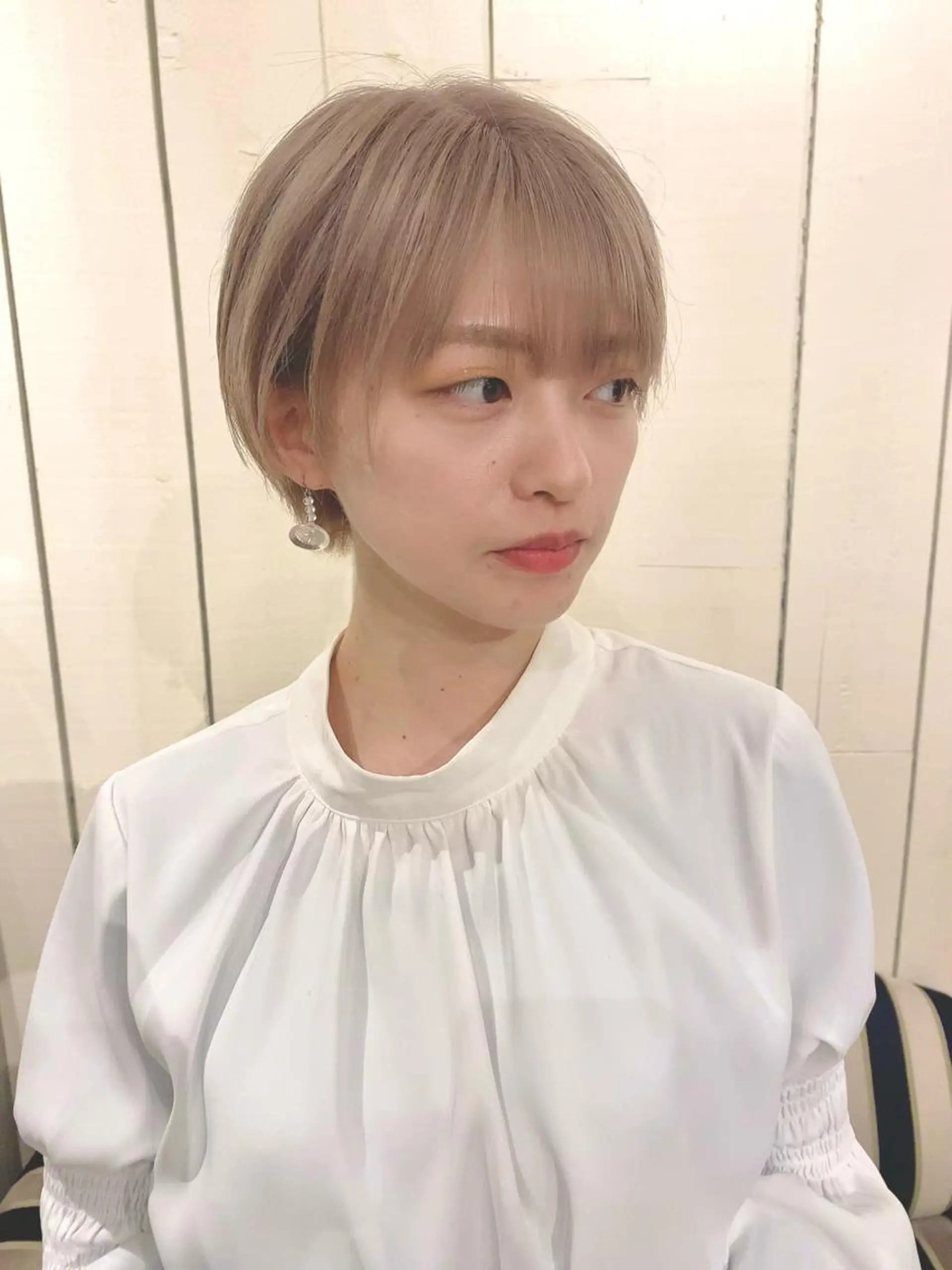 ショート カラー ベージュカラー ダブルカラー ミルクティーベージュ 新代田美容室×透明感 ☘️【佐野吉聖】🍀のヘアスタイル