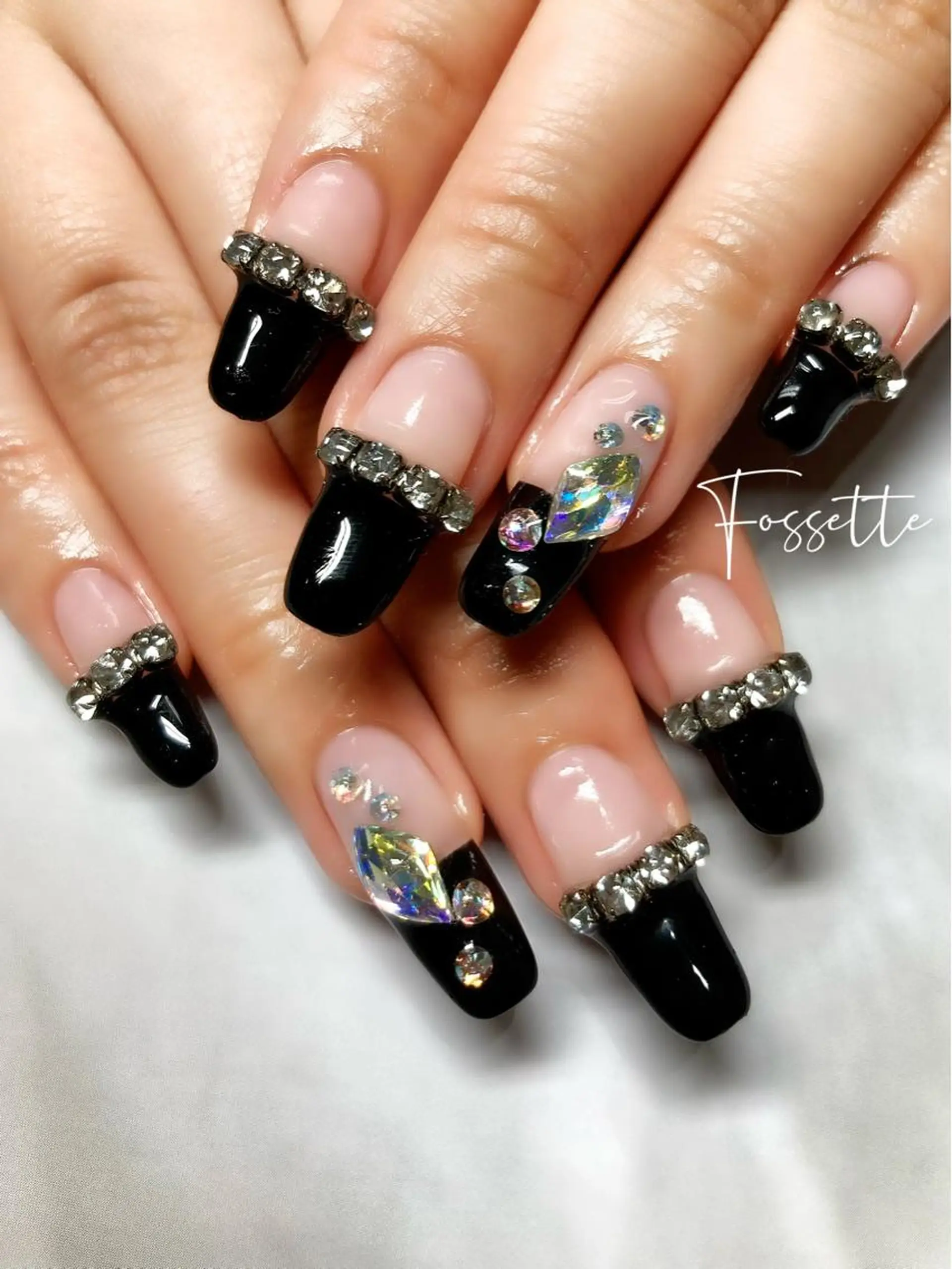 ネイル オーロラネイル フレンチネイル ストーンネイル ハンドネイル nailsalon Fossetteのネイルデザイン