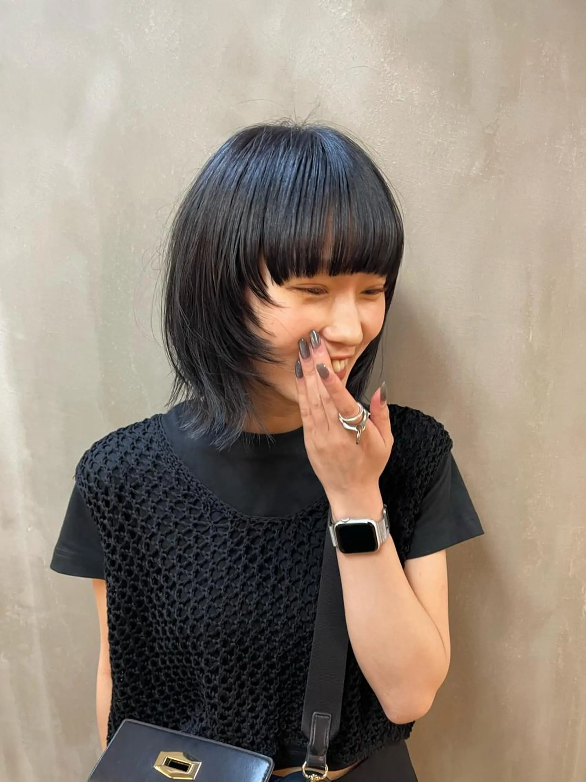 ミディアム カラー パーマ ヘアアレンジ メンズ キッズ ネイル マツエク・マツパ アイブロウ 黒髪 ネイビーカラー レイヤーカット ネイビー カット ヘアカラー トリートメント tatsumi/ボブ ウルフ/レイヤーのヘアスタイル