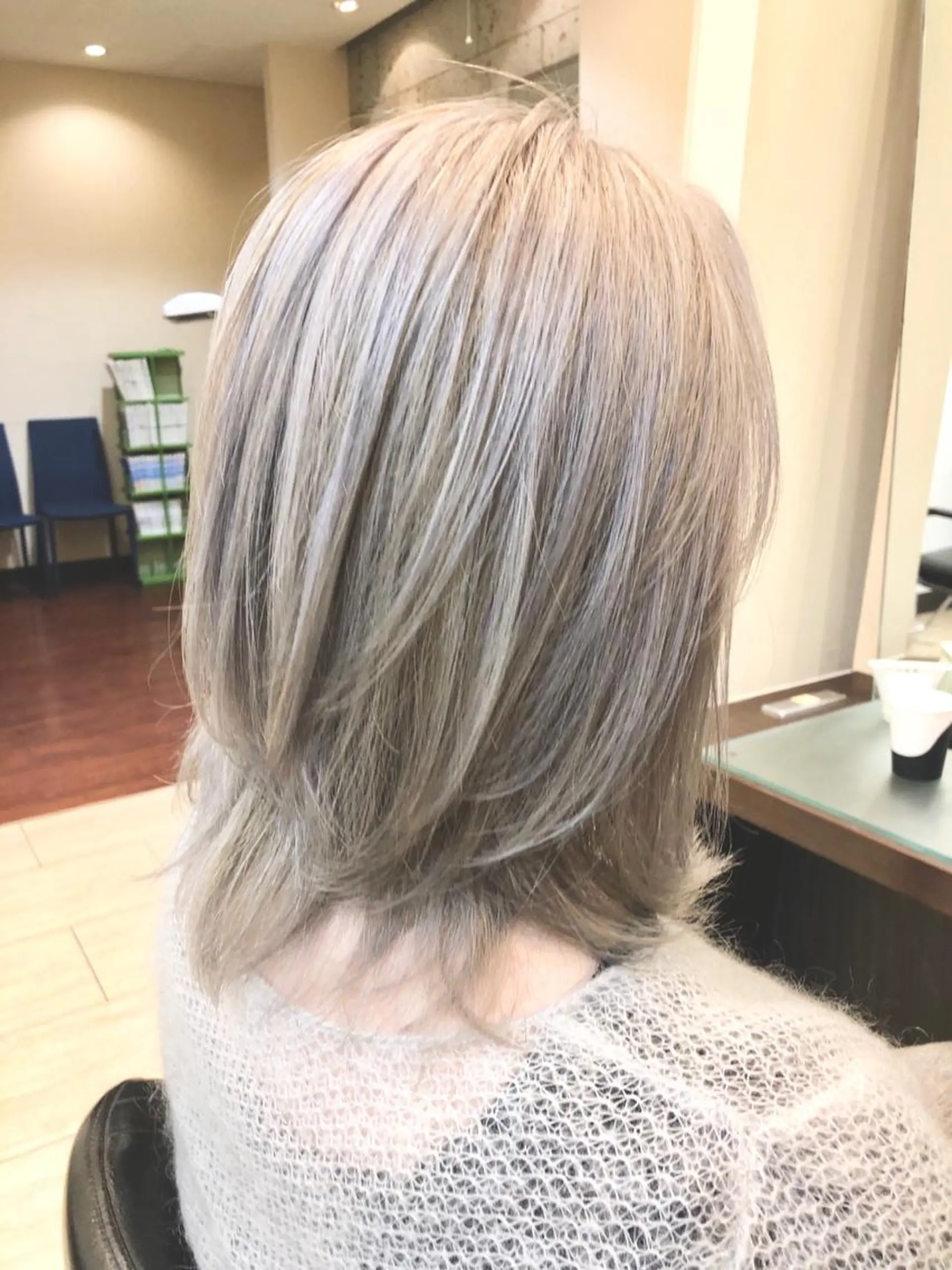 セミロング ボブ 外国人風カラー ハイライト レイヤーカット ヘアカラー yasu ヤスのヘアスタイル