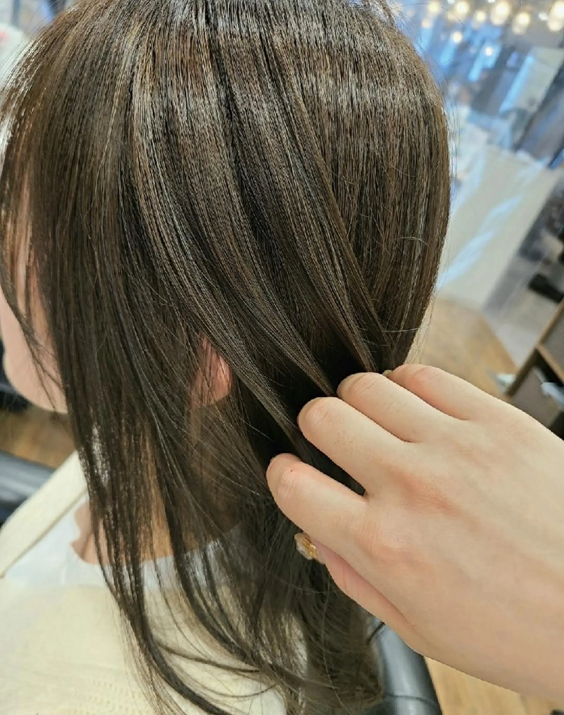 セミロング カラー ベージュカラー ハイライトカラー オリーブベージュ ハイライト カット ヘアカラー トリートメント 関口 友菜のヘアスタイル