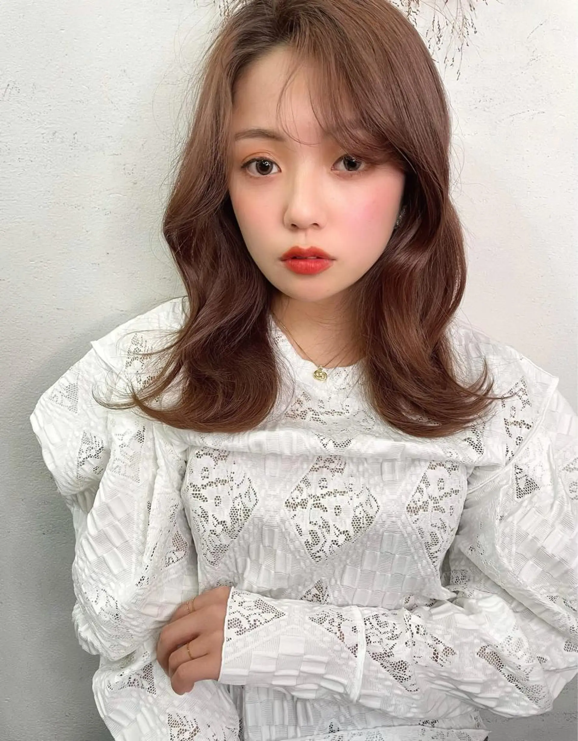 ミディアム くびれヘア 伸ばしかけ レイヤーカット、 大人可愛い　中村美羅のヘアスタイル