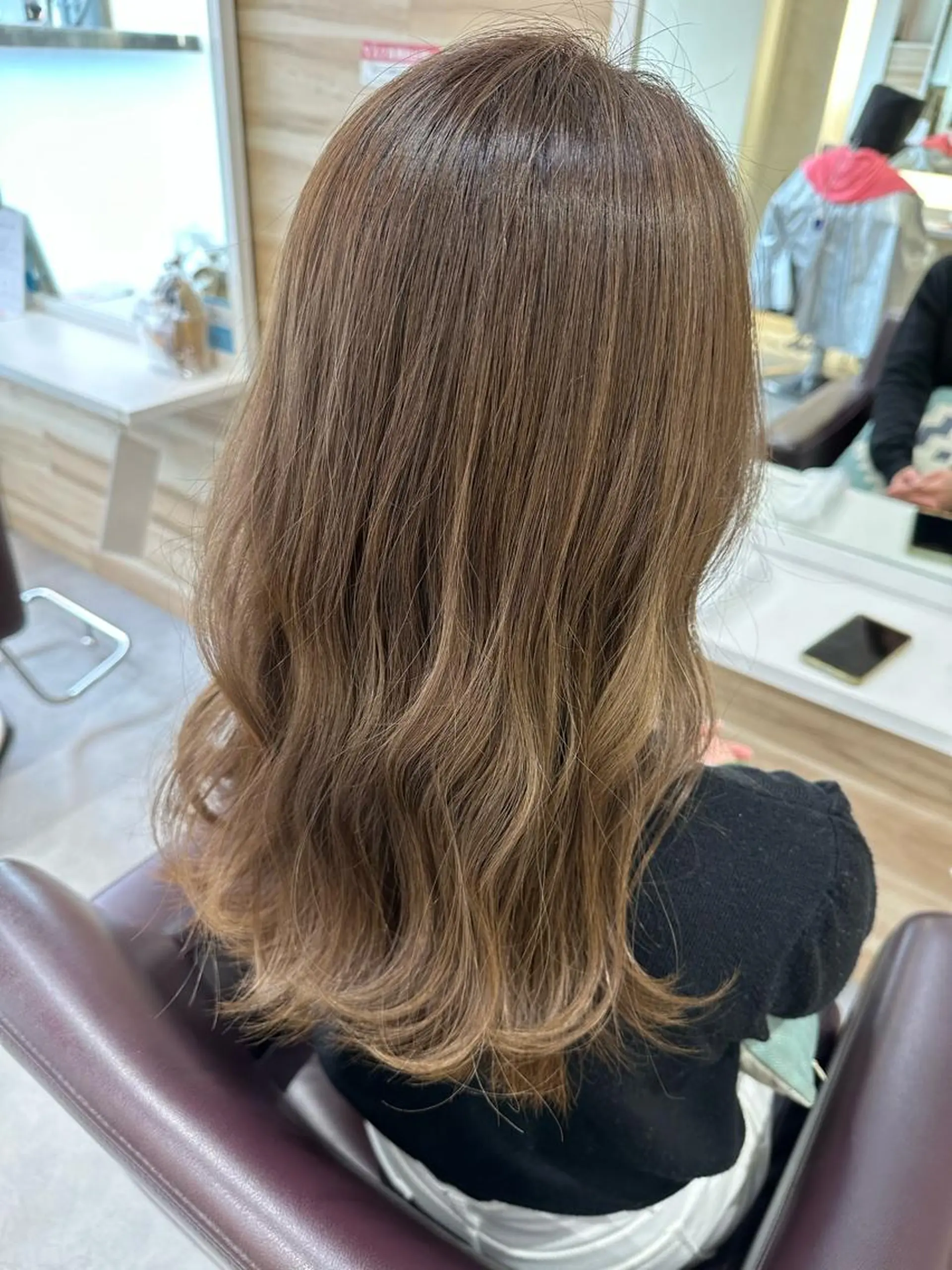 ロング カラー アッシュ ベージュカラー 阪本 愛実のヘアスタイル