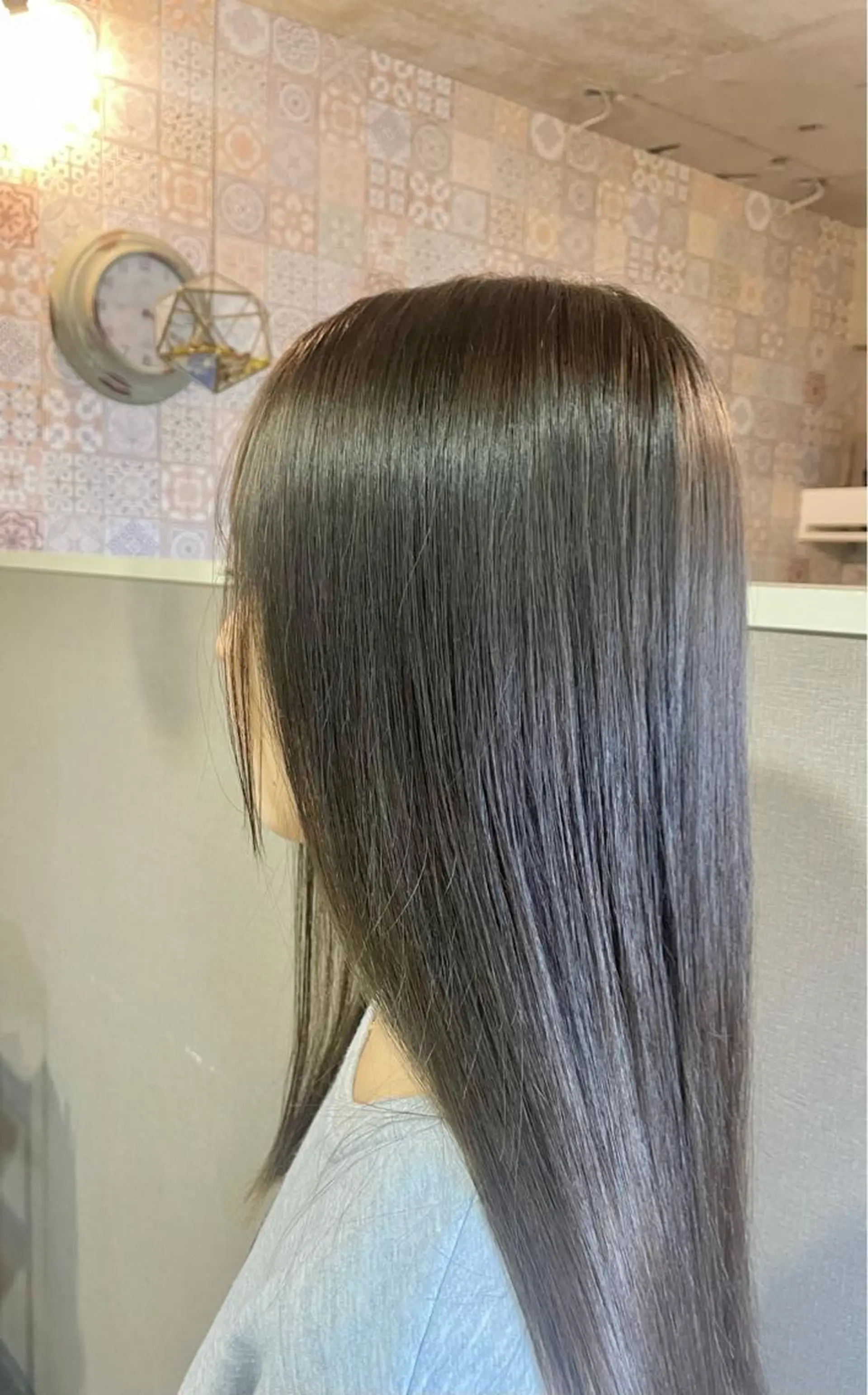 ロング カラー アッシュ 透明感カラー 荒牧 絵美のヘアスタイル