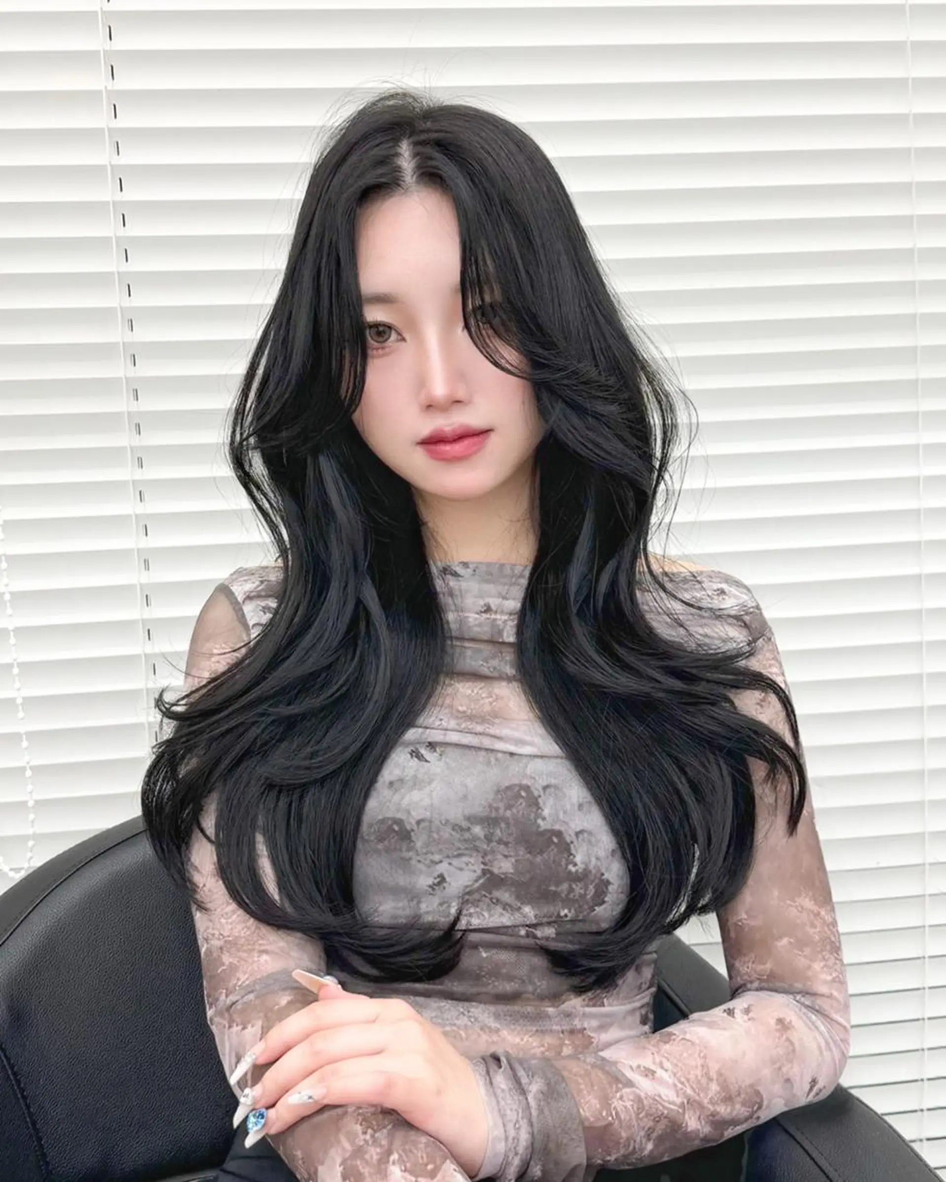 ロング カラー カット ヘアカラー ヘッドスパ ヘアセット 韓国暗髪🇰🇷レイ ヤー🤍THREEのヘアスタイル