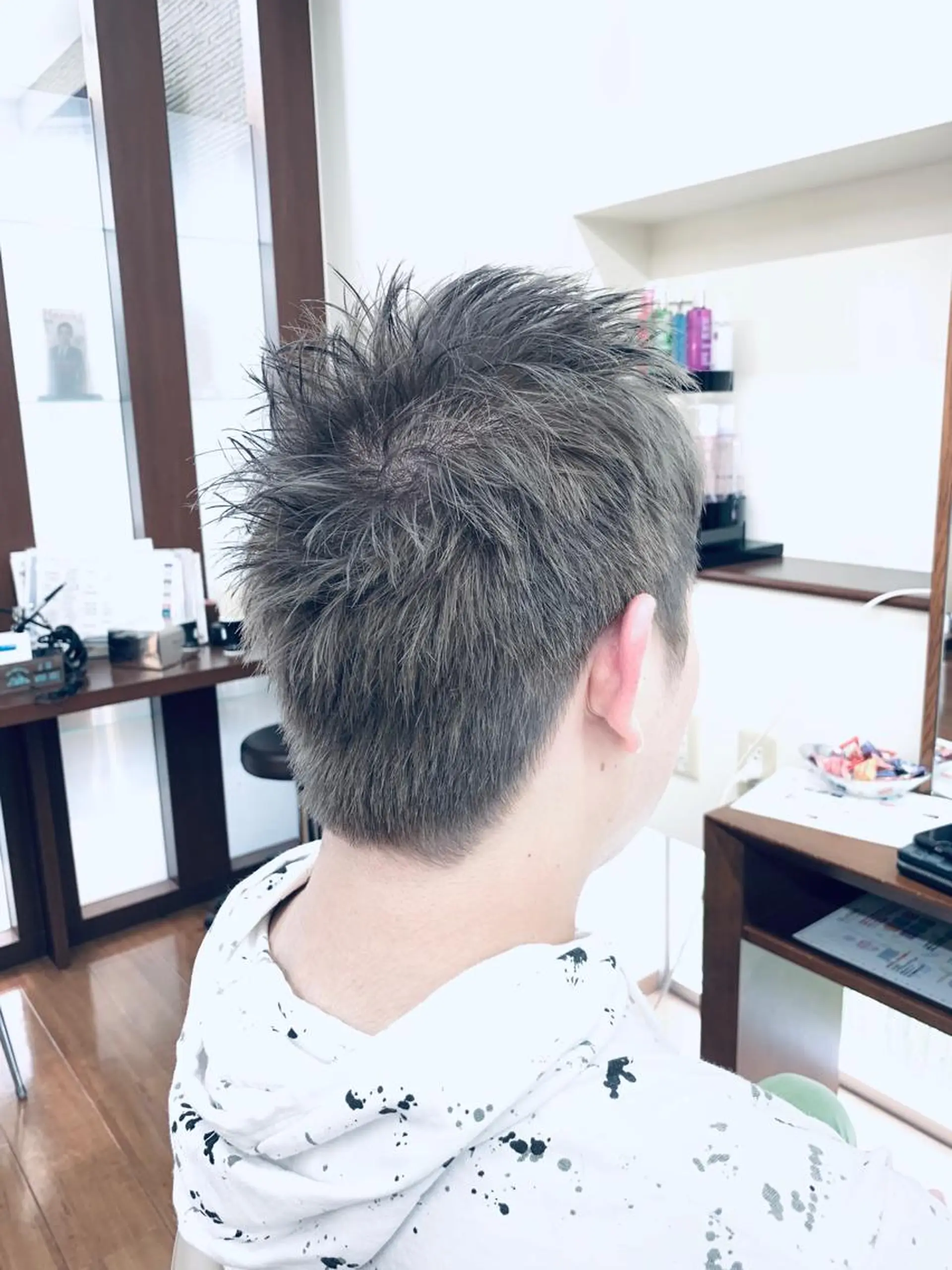 カラー メンズ メンズブリーチ ブリーチ グレージュ hair＆face  LOBEAUT所属・小笠原 一倫のヘアスタイル