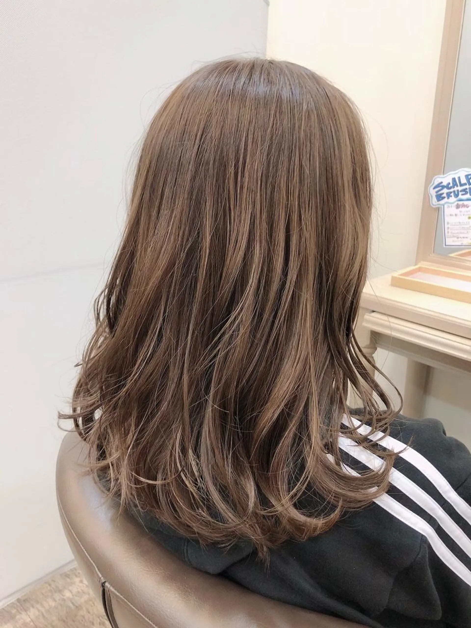 ミディアム カラー ハイライトカラー イルミナカラー ハイライト ヘアカラー 尚平 髪質改善 大人のデザインカラーのその他イメージ