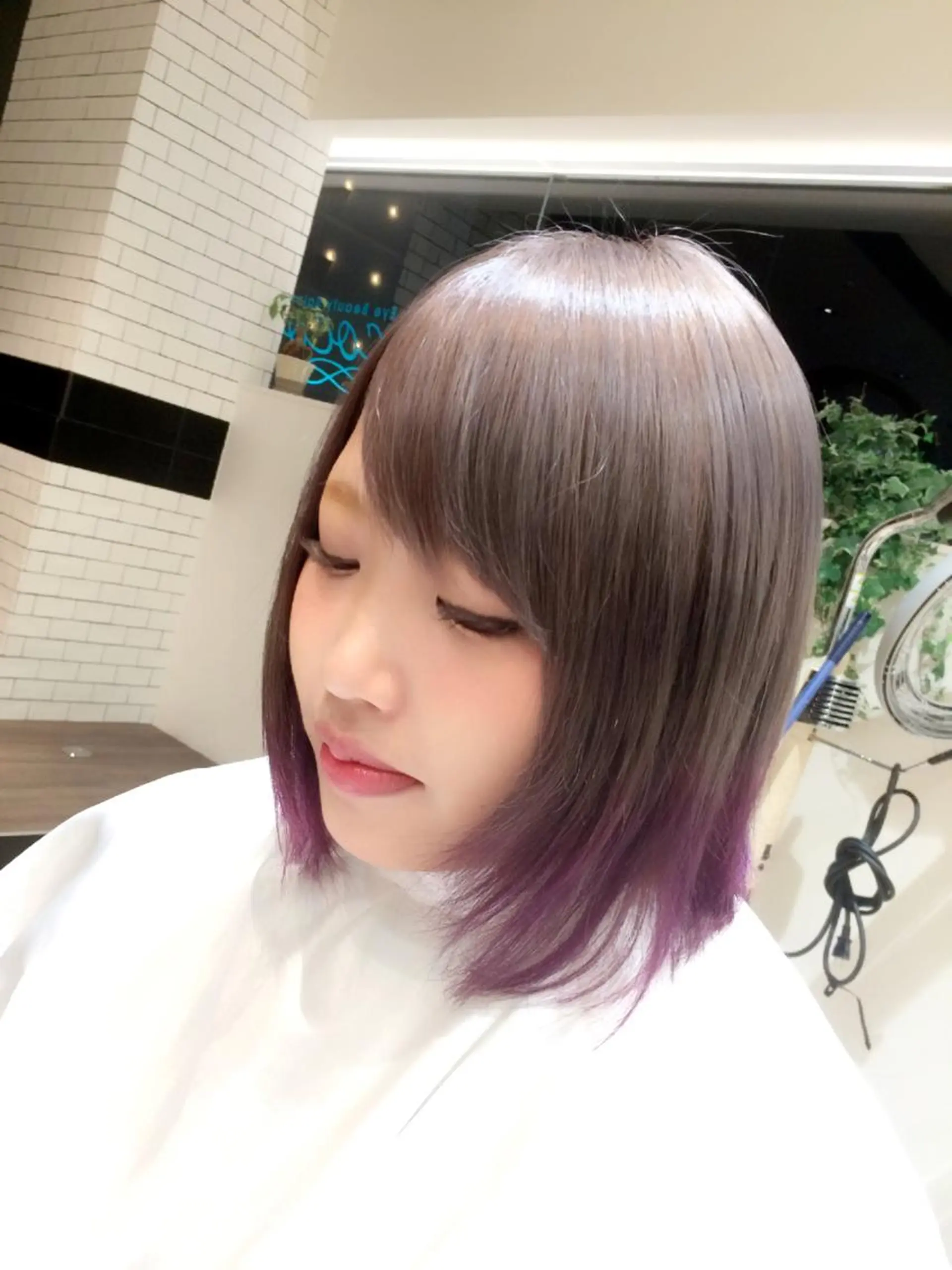 ミディアム カラー グラデーションカラー パープルカラー シルバー 佐々木 好乃のヘアスタイル