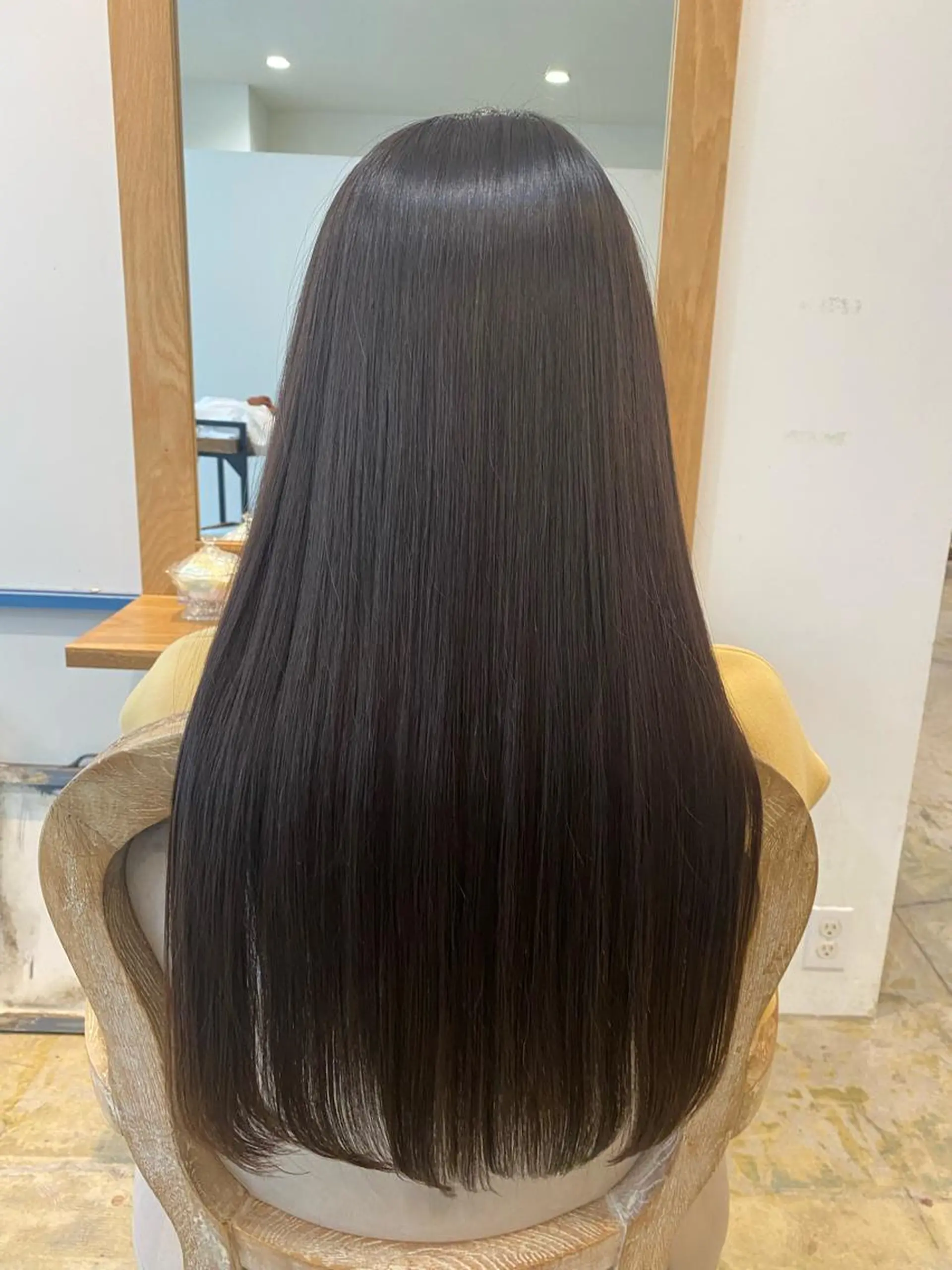 ロング 縮毛矯正 北田 美琴 / 柔らかいカラーのヘアスタイル