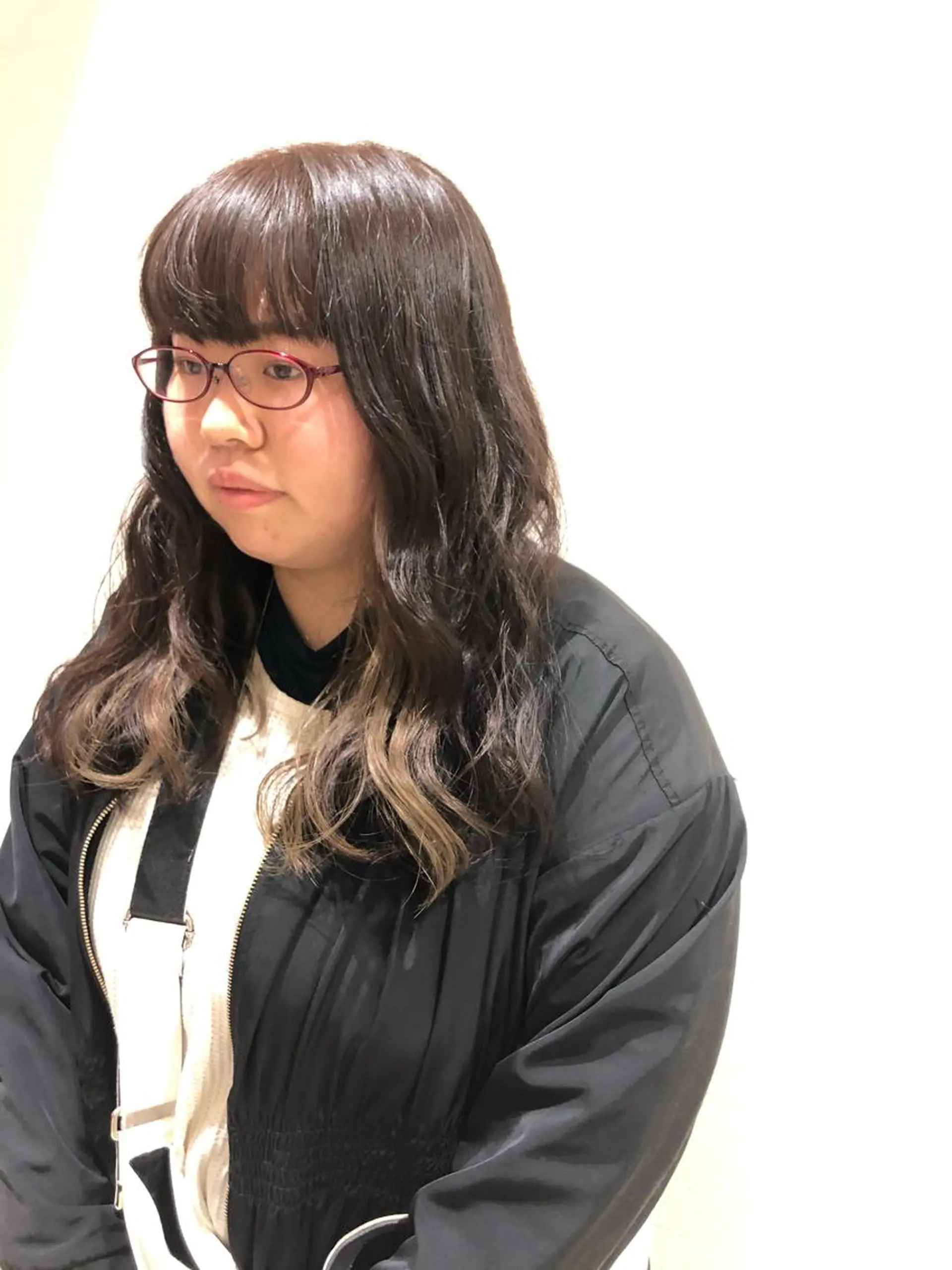 セミロング カラー 岩永 梨玖のヘアスタイル