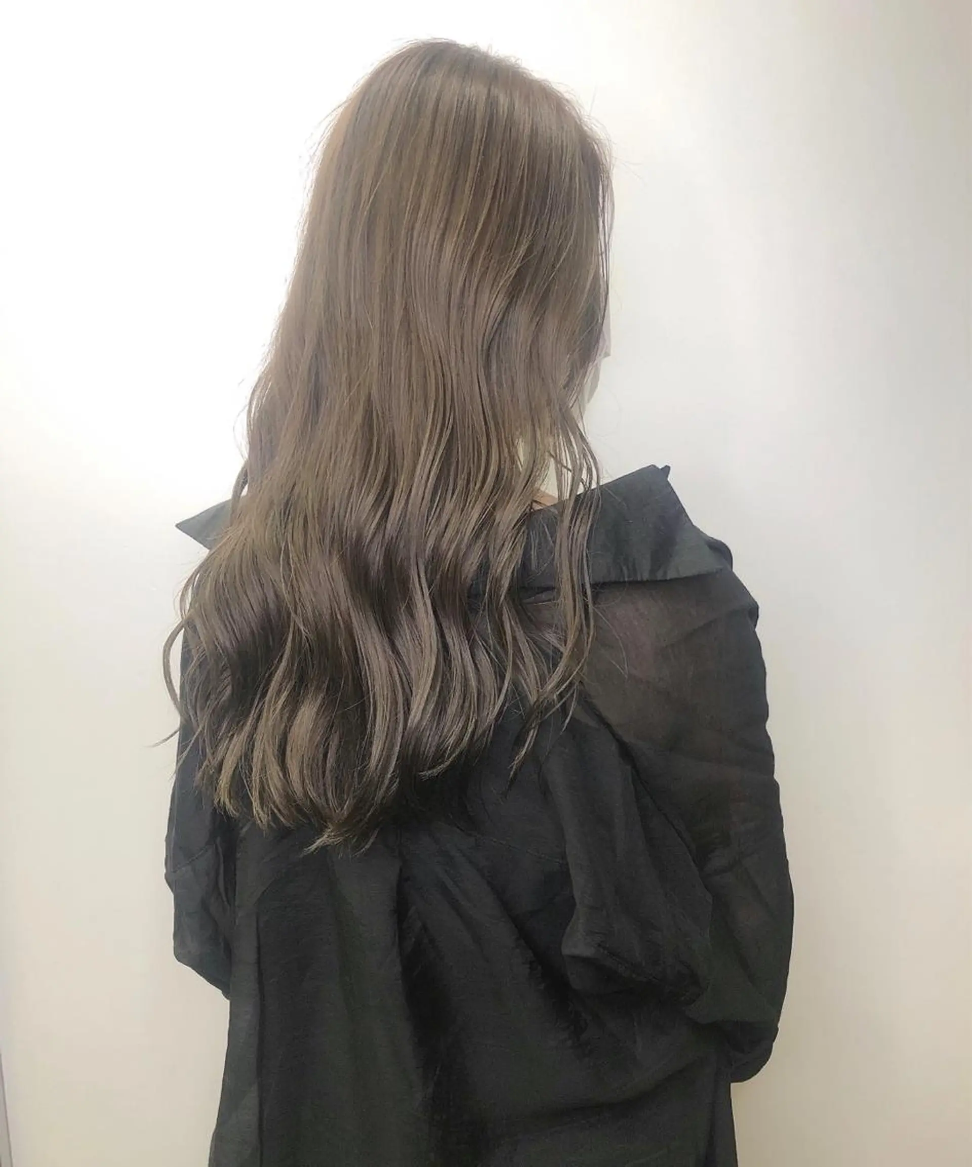 ロング カラー ベージュカラー ブリーチ ミルクティーベージュ ブリーチなしカラー ヘアカラー トリートメント ✴︎赤み除去カラー daichi✴︎のヘアスタイル