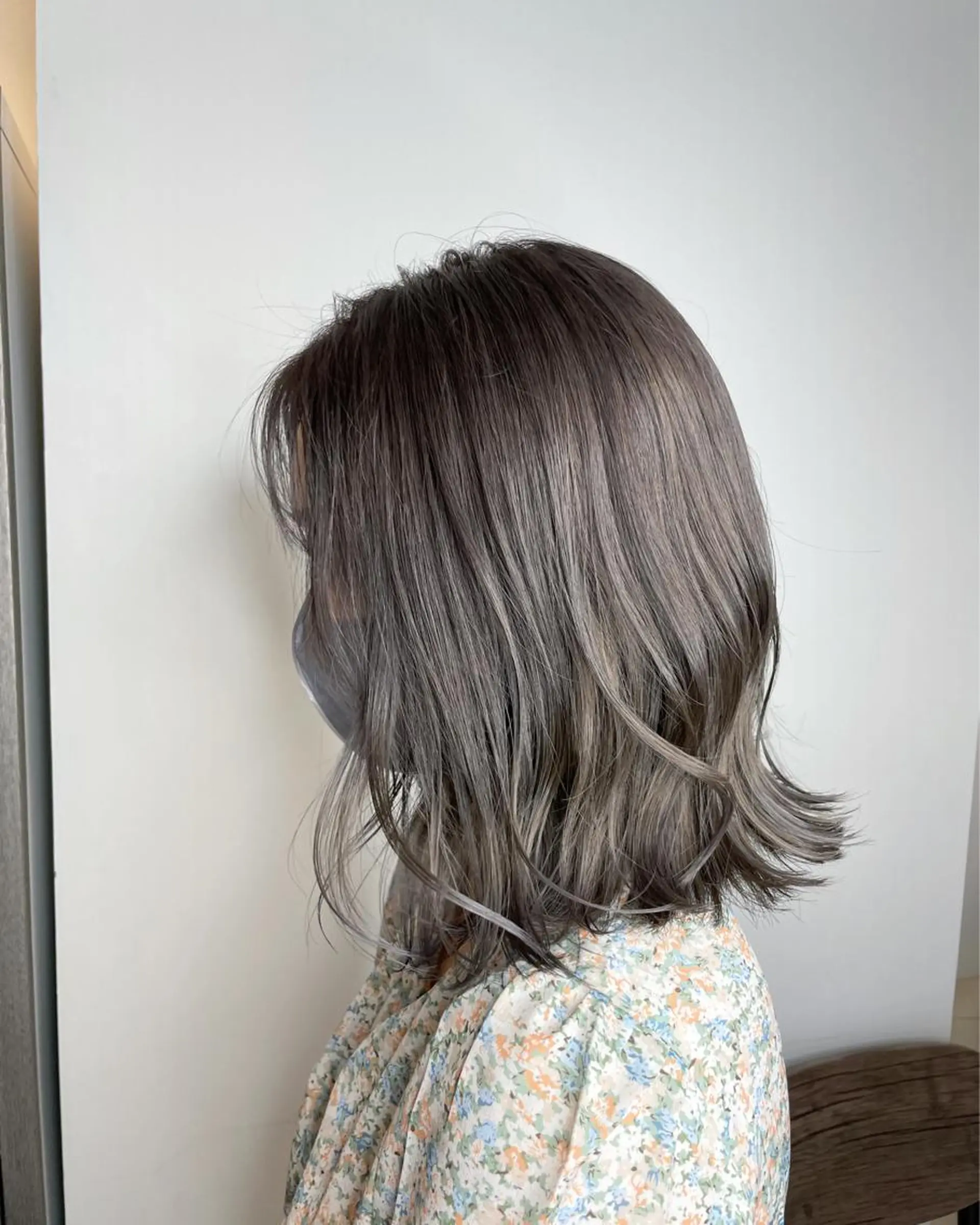 ミディアム カラー グレージュ 🌻透明感韓国🌻 横山隆之介のヘアスタイル