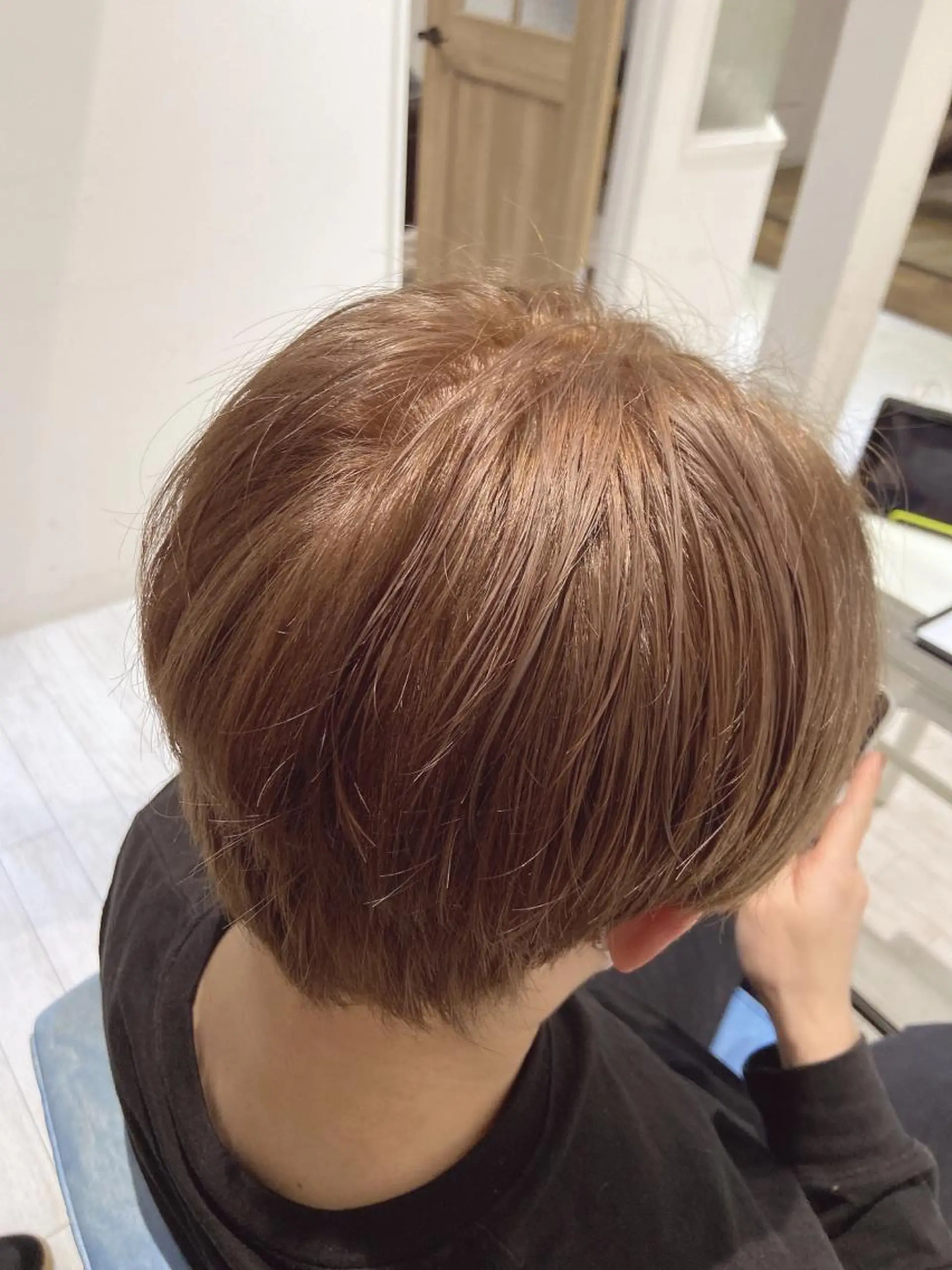 メンズ AHNKISM所属・トレンドレイヤー/ 透明感カラーのヘアスタイル