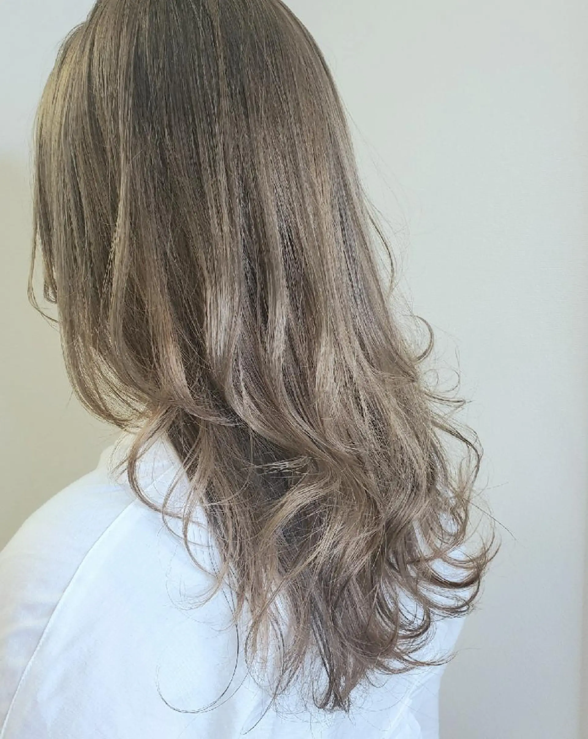 セミロング カラー カット ヘアカラー マネージャー 西村優子のヘアスタイル