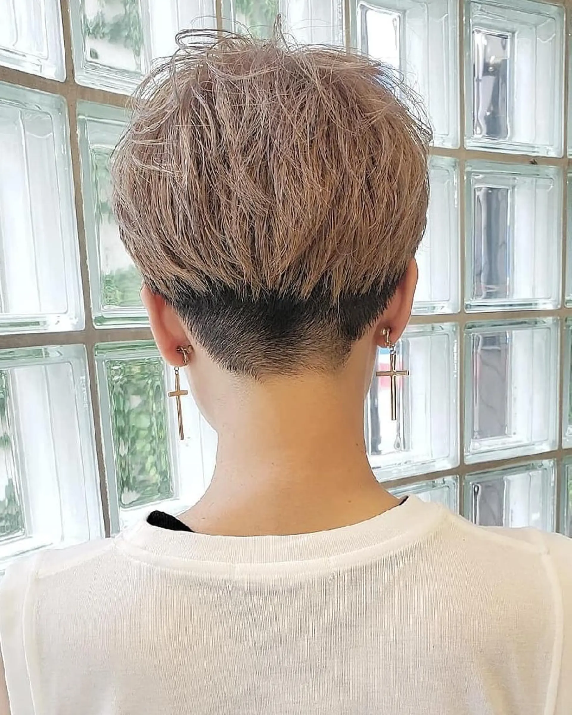 ショート カラー カット ヘアカラー arrow🖤 もえみのヘアスタイル