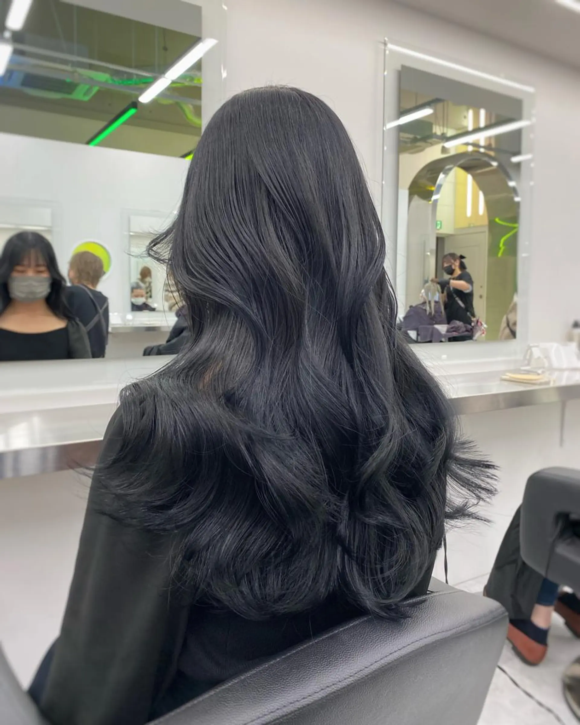 ロング カラー 韓国暗髪🇰🇷レイ ヤー🤍THREEのヘアスタイル