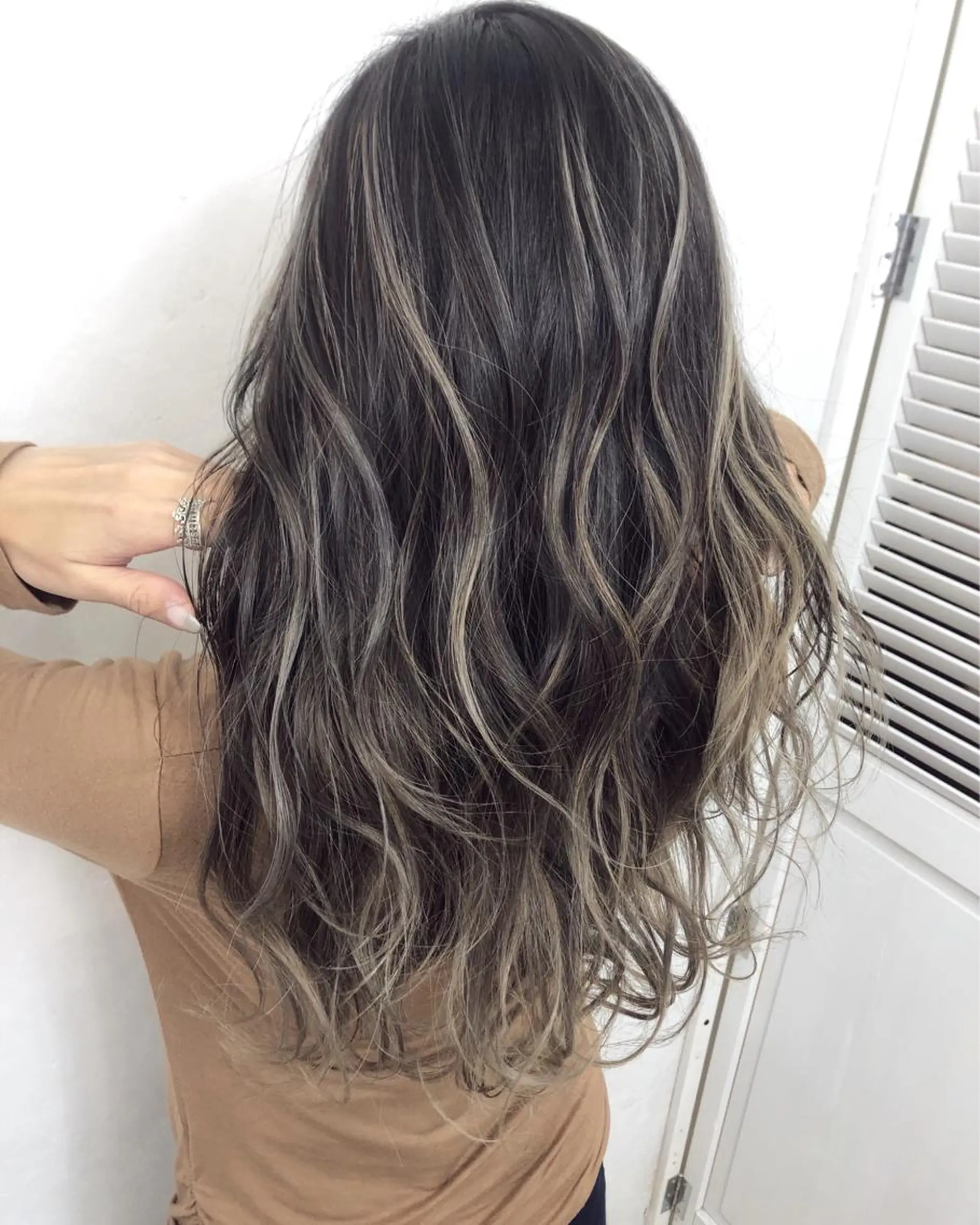 ロング カラー バレイヤージュ レイヤーカット デザインカラー 店長🌈annaのヘアスタイル