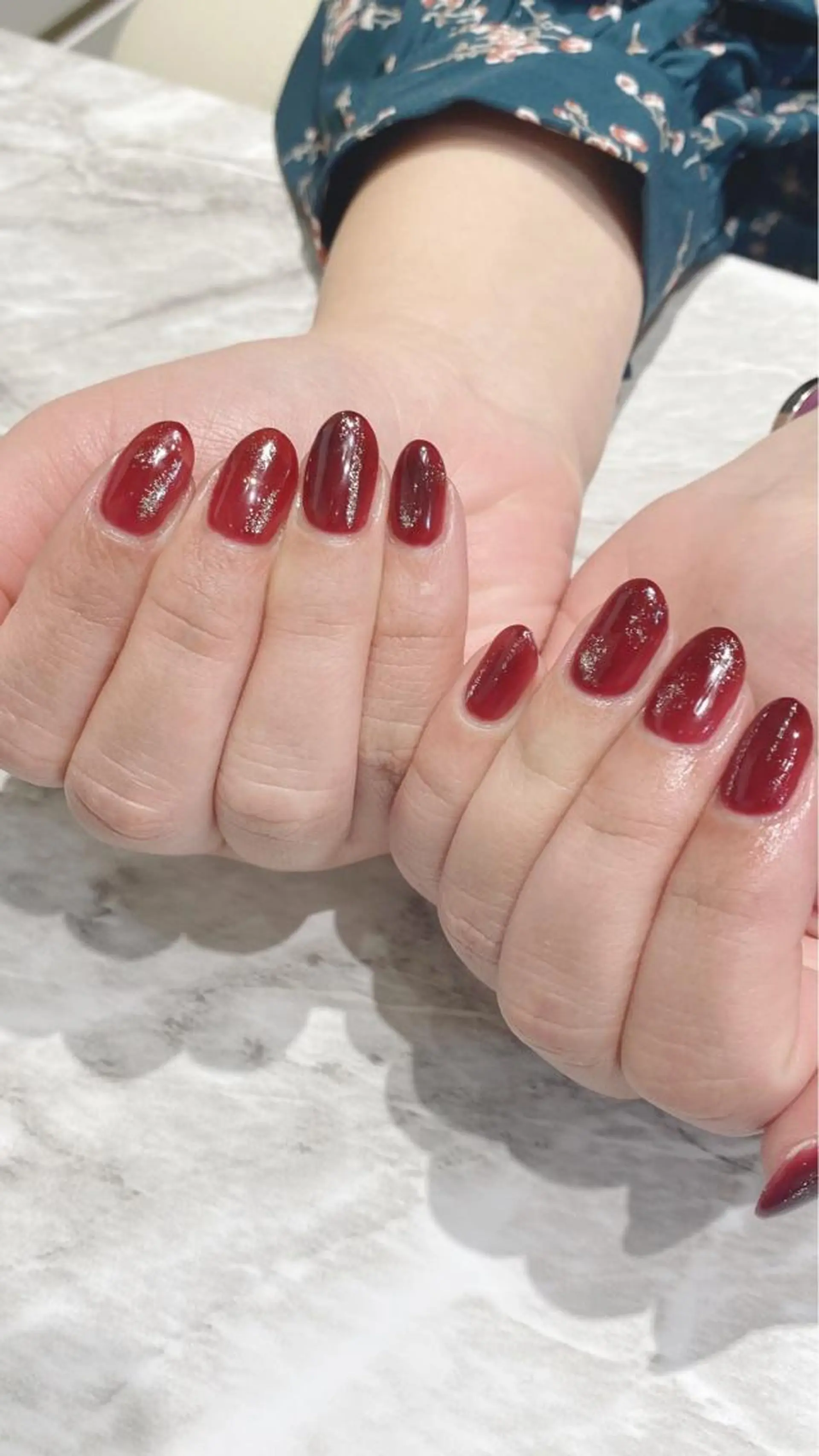 ネイル ボルドー ゴージャス ラメ(グリッター) ワンカラーネイル ハンドネイル フットネイル ハンドケア nail salon  AlgeTy所属・✴︎:.｡. MAKI.｡.:✴︎のネイルデザイン