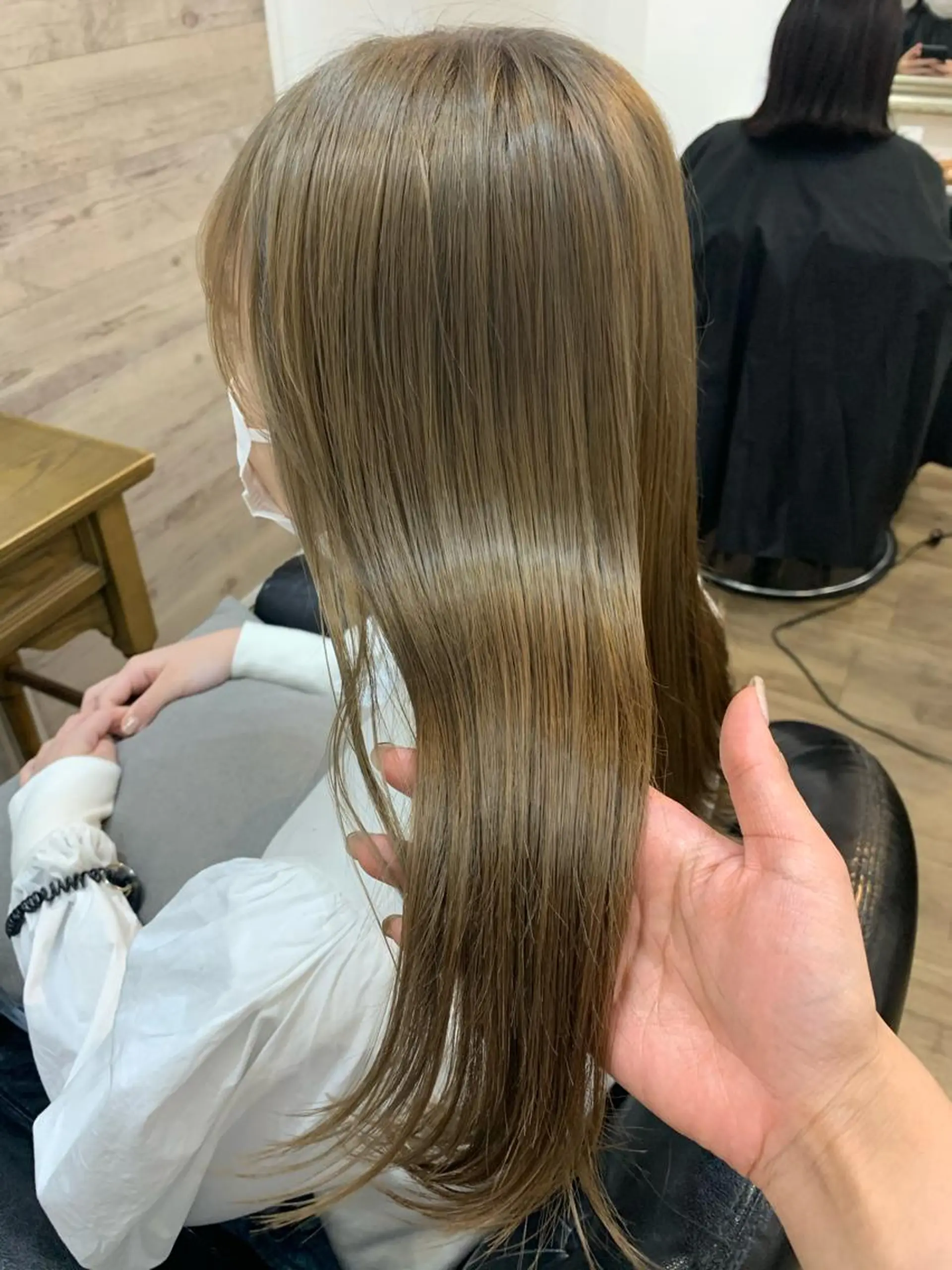 ロング カラー ブリーチ カット ヘアカラー トリートメント レイヤー/顔周り /AKARIのヘアスタイル