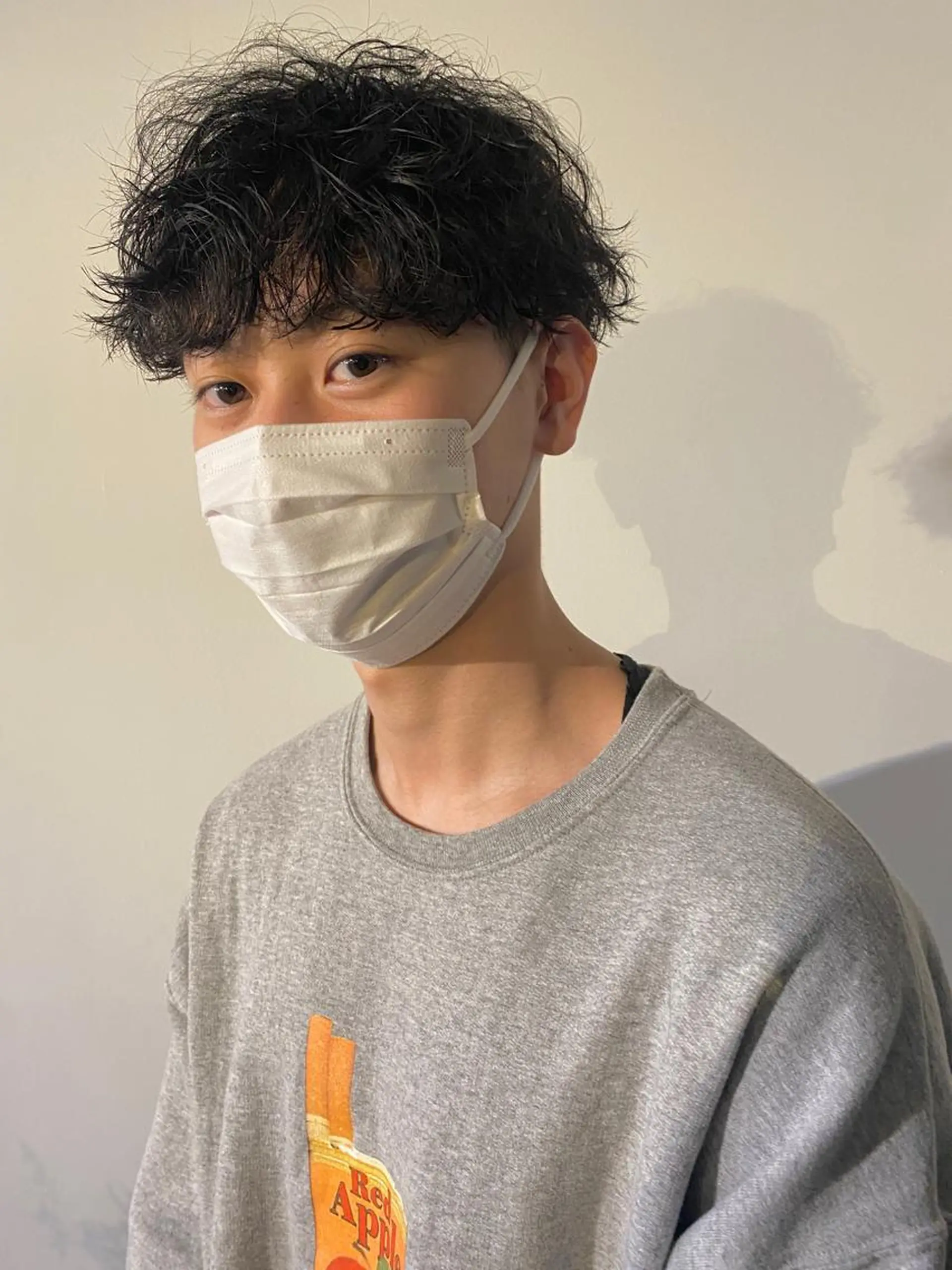 ミディアム パーマ メンズ ミディアムパーマ メンズブリーチ コンマヘア フェードカット メンズハイライト 🔹YUTA🔹 メンズパーマのヘアスタイル