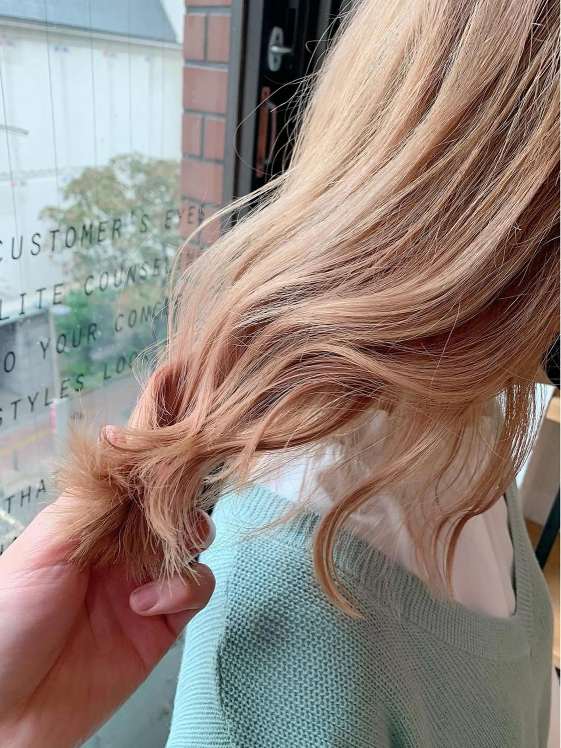 ミディアム カラー ベージュカラー ブリーチ ミルクティーベージュ ヘアカラー トリートメント 💛丁寧さNo.🥇 🧸片山智裕💛のヘアスタイル