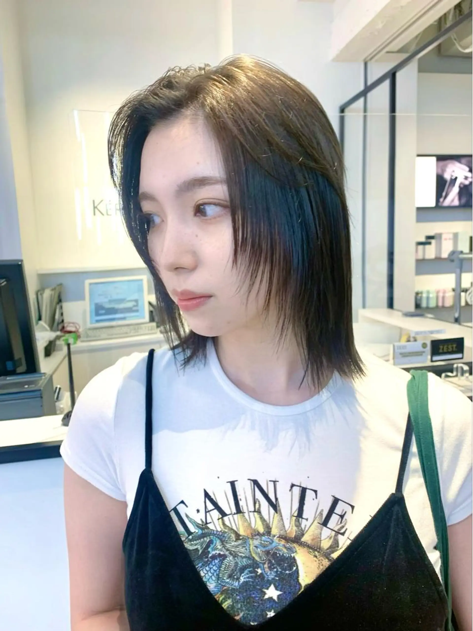 ショート カラー 透明感カラー グレージュ オリーブグレージュ オリーブグレー Kureha/ネイル レイヤー/酸性縮毛のヘアスタイル