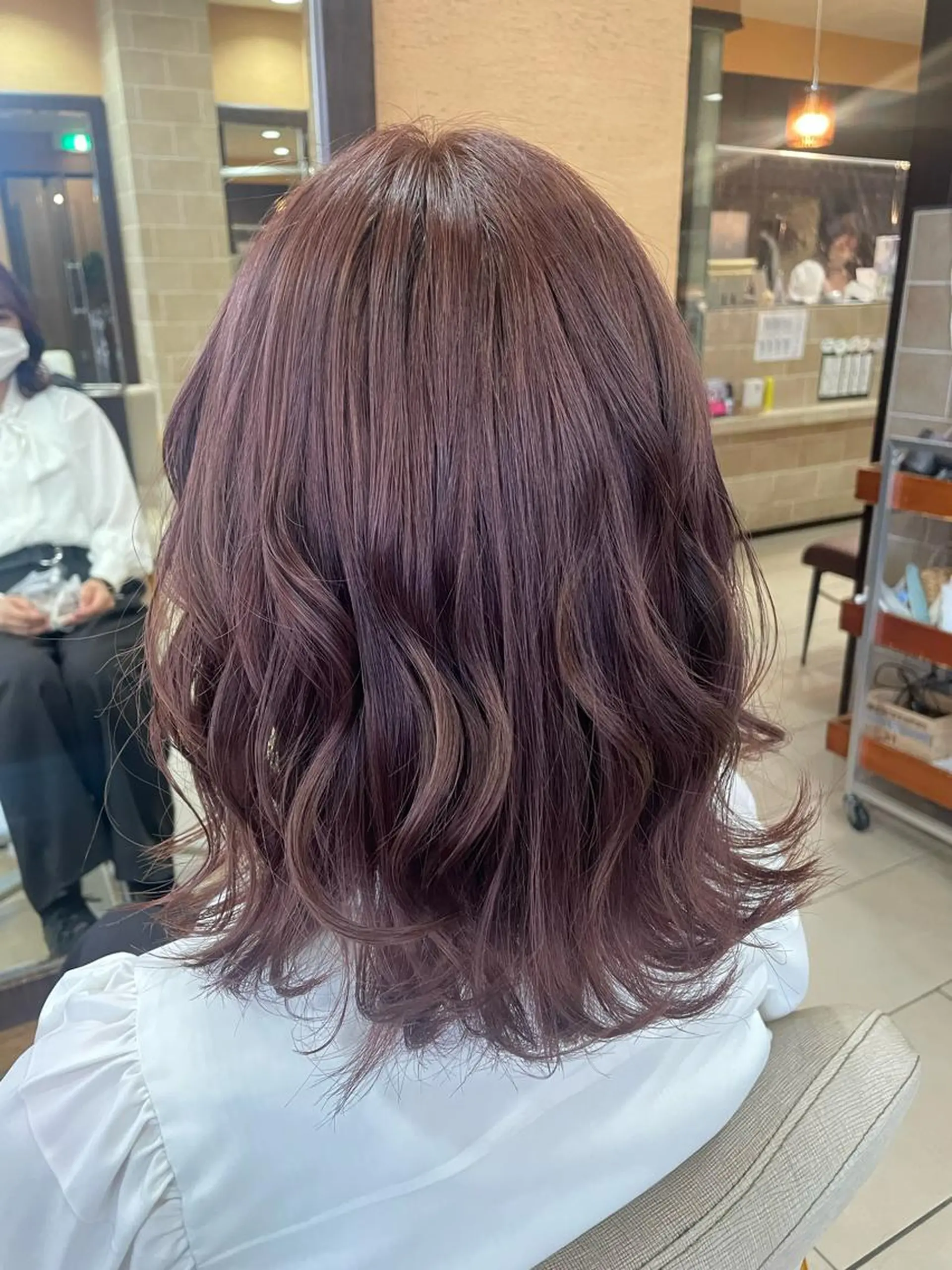ミディアム パーマ カット ヘアカラー パーマ トリートメント 透明感カラー✨艶髪 制作🌱山根あゆみのヘアスタイル