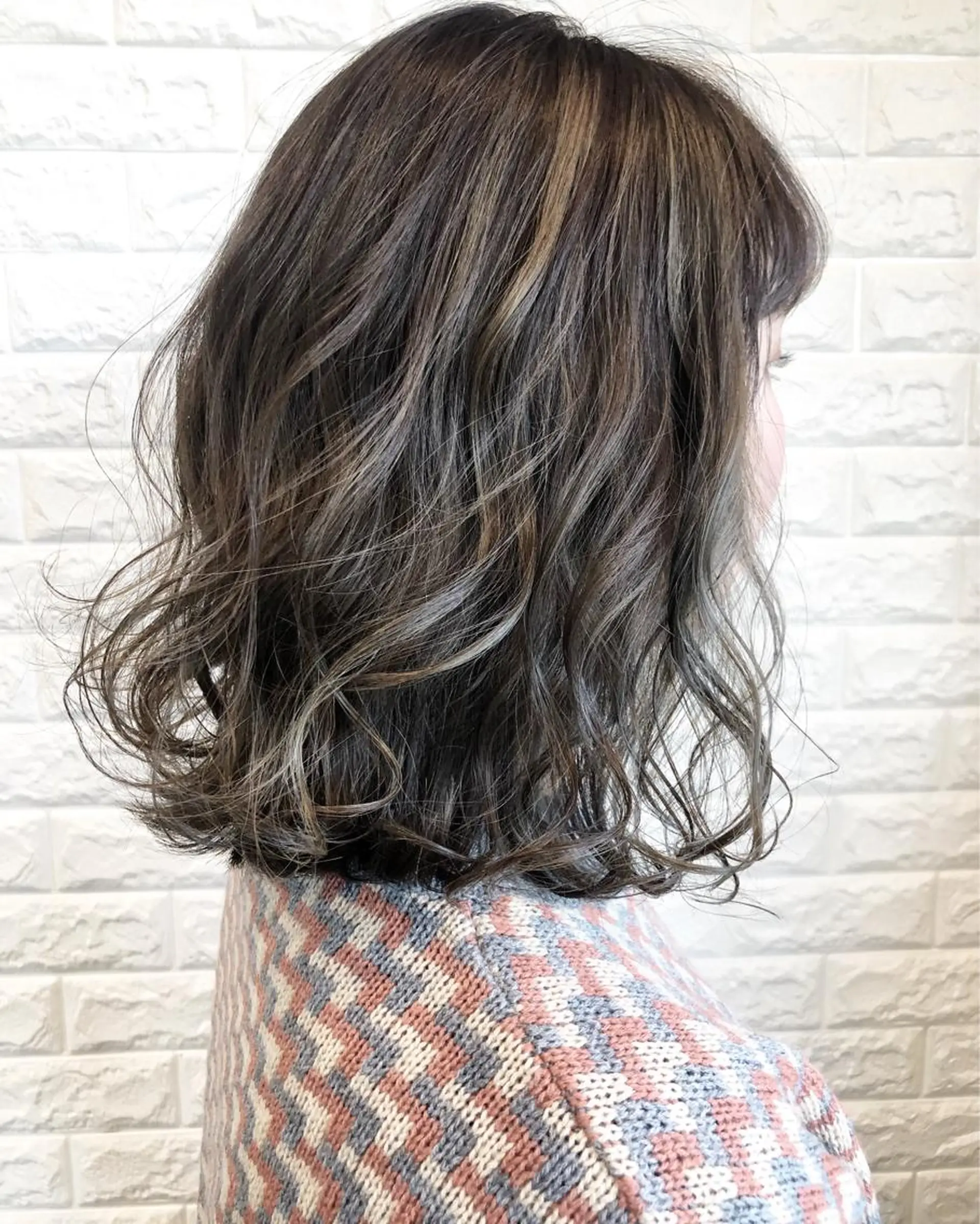 ミディアム カラー グレージュ 西本 夏美のヘアスタイル