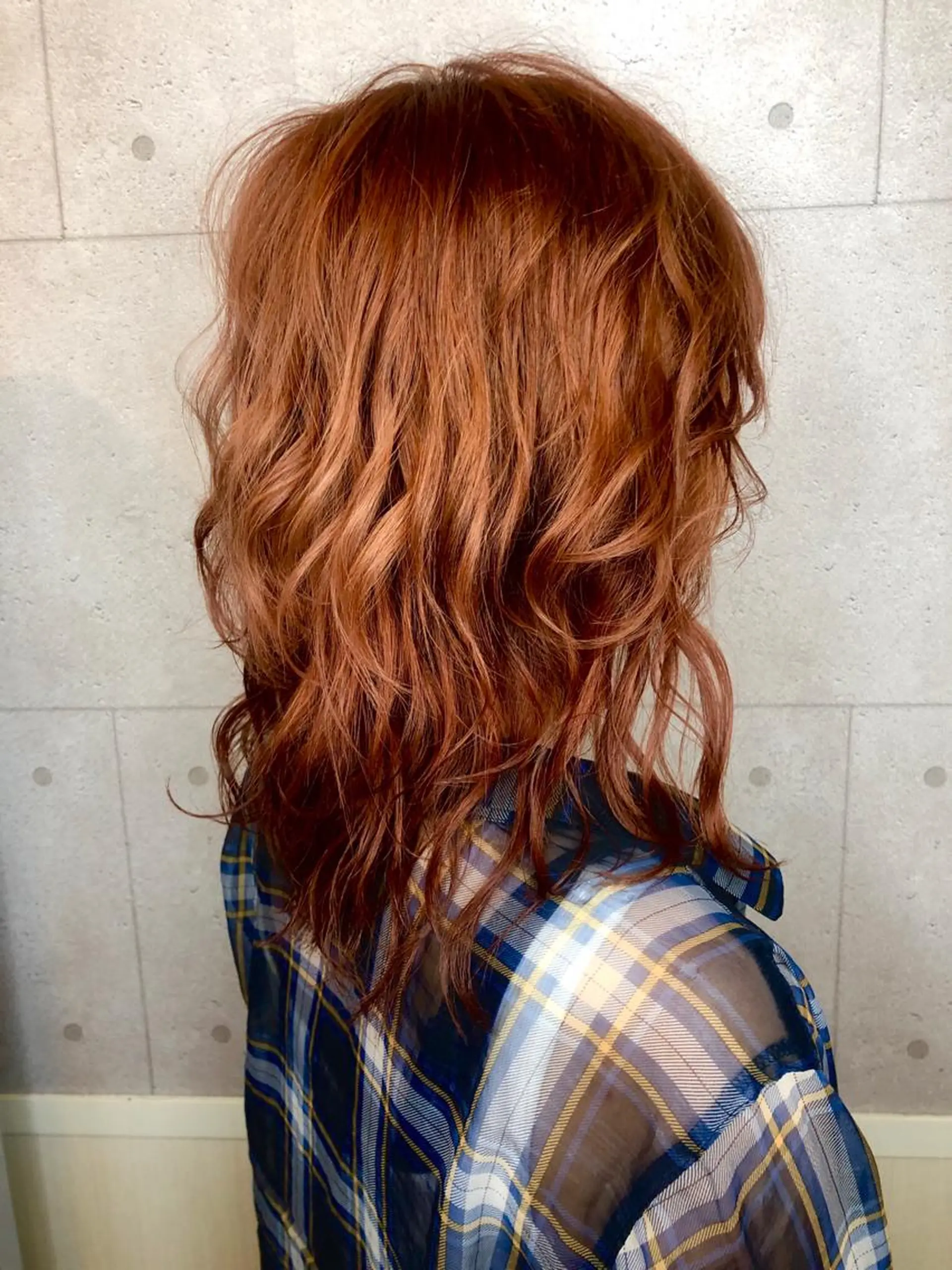 ミディアム カラー オレンジ ウルフカット さかい なつみのヘアスタイル