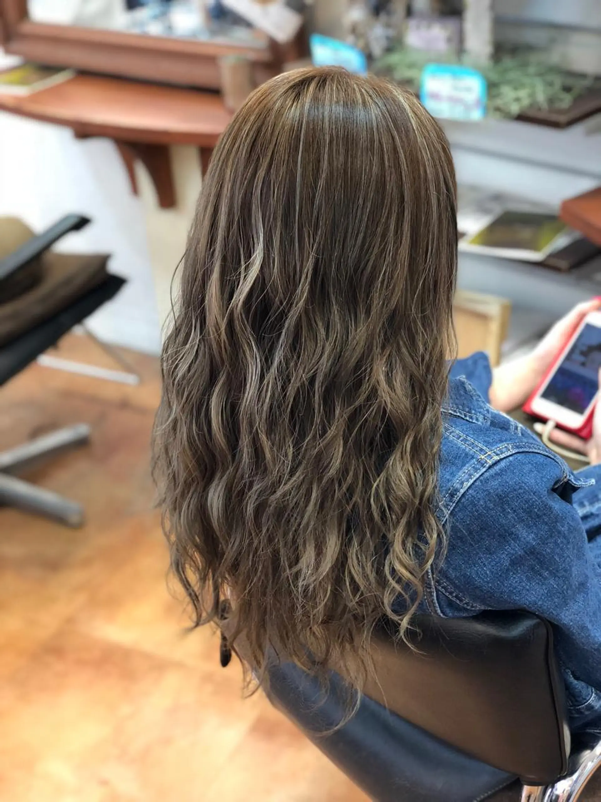 ロング ハイライト LOCO Ko-kiのヘアスタイル