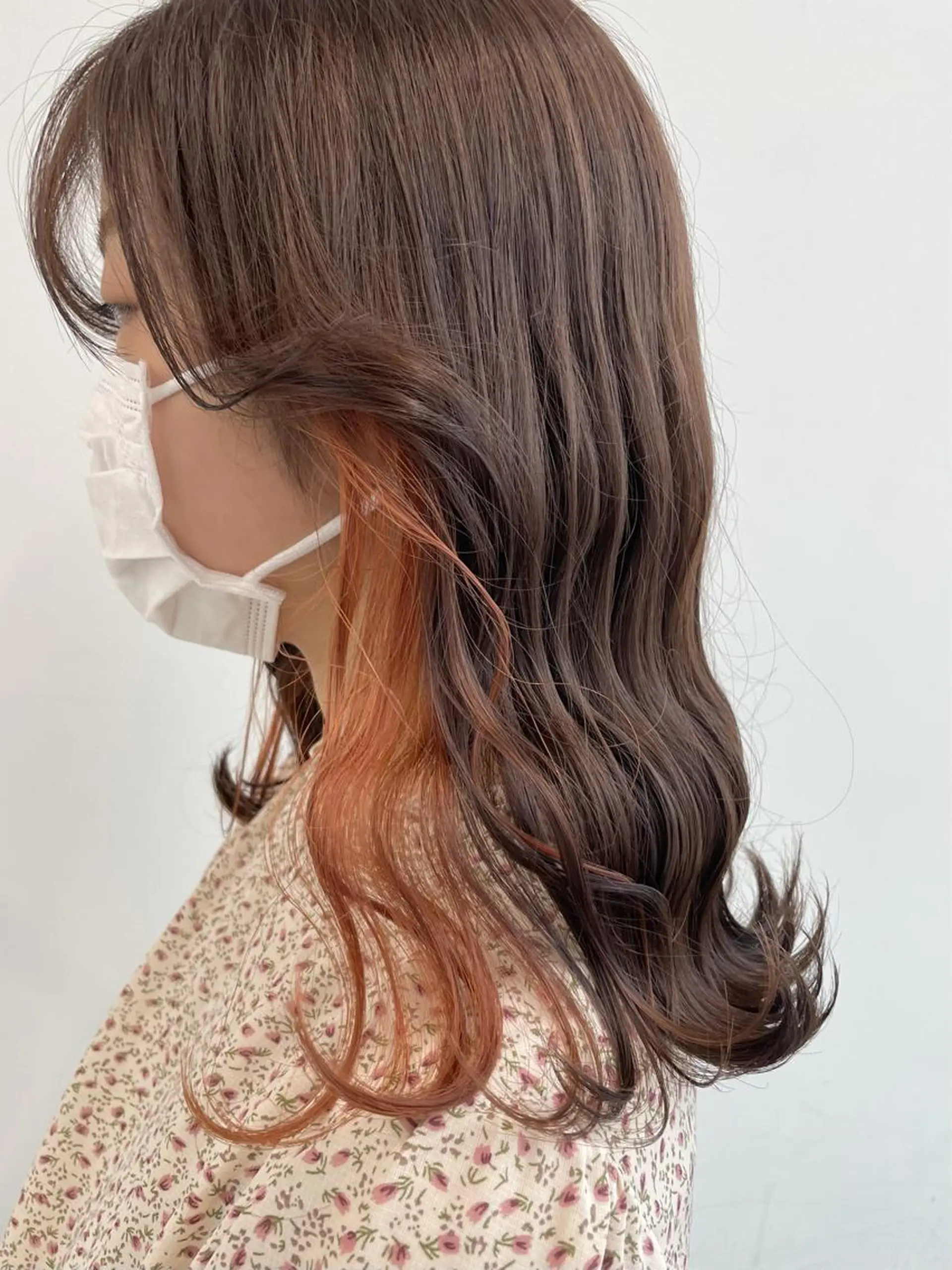ミディアム カラー ヘアアレンジ ブリーチ イヤリングカラー オレンジ ヘアカラー トリートメント 🦄インナーカラー 🦄貫井彩花のヘアスタイル