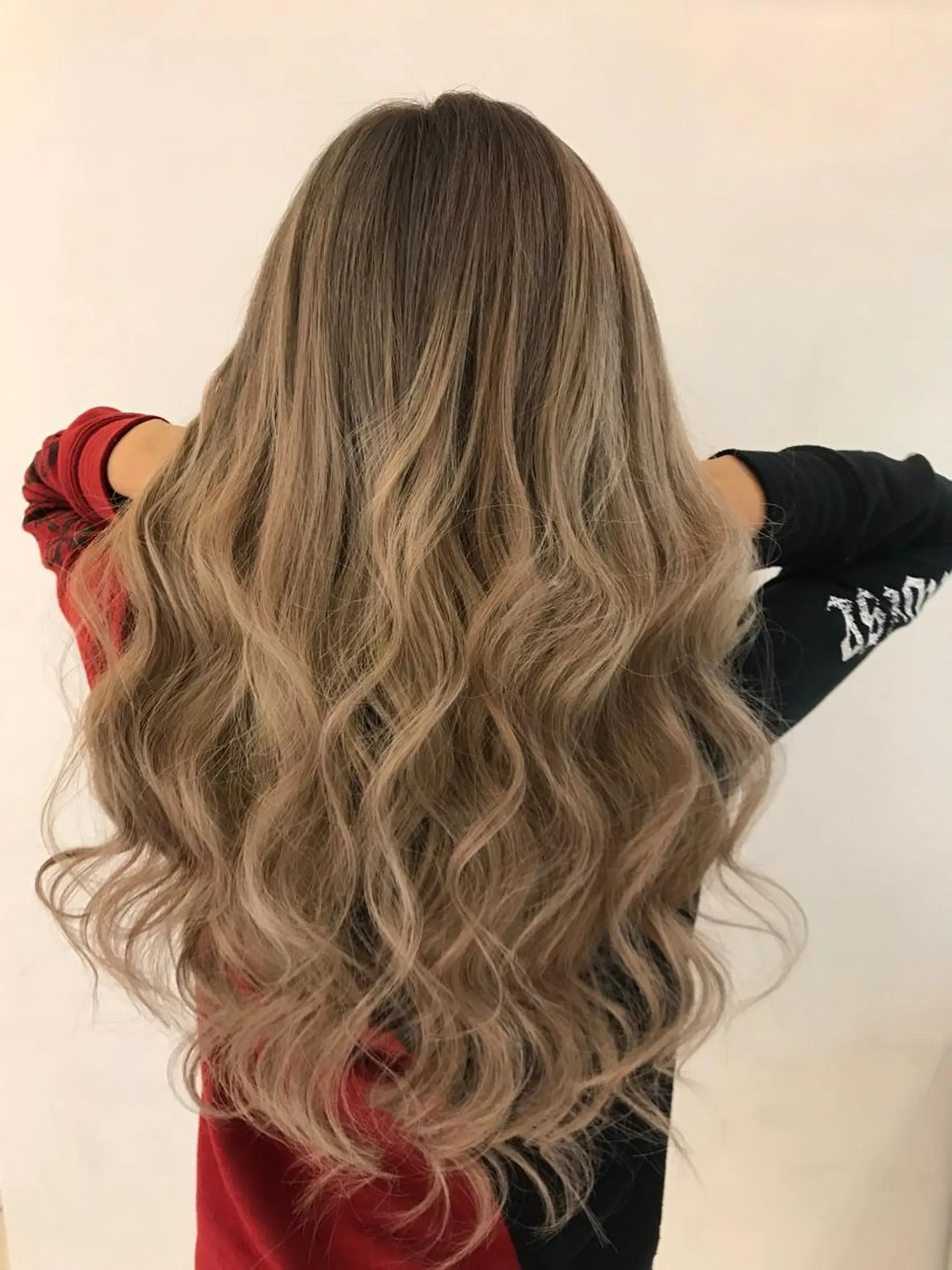 ロング カット ヘアカラー トリートメント GO TODAYシェアサロン原宿Leap店所属・髪質改善 レイヤー Naoyaのヘアスタイル