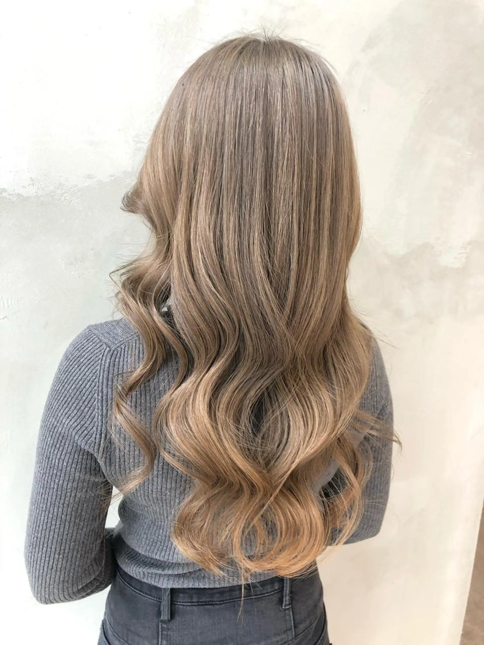 ミディアム ヘアカラー 顔タイプ診断®︎ ハイトーンカラーのヘアスタイル