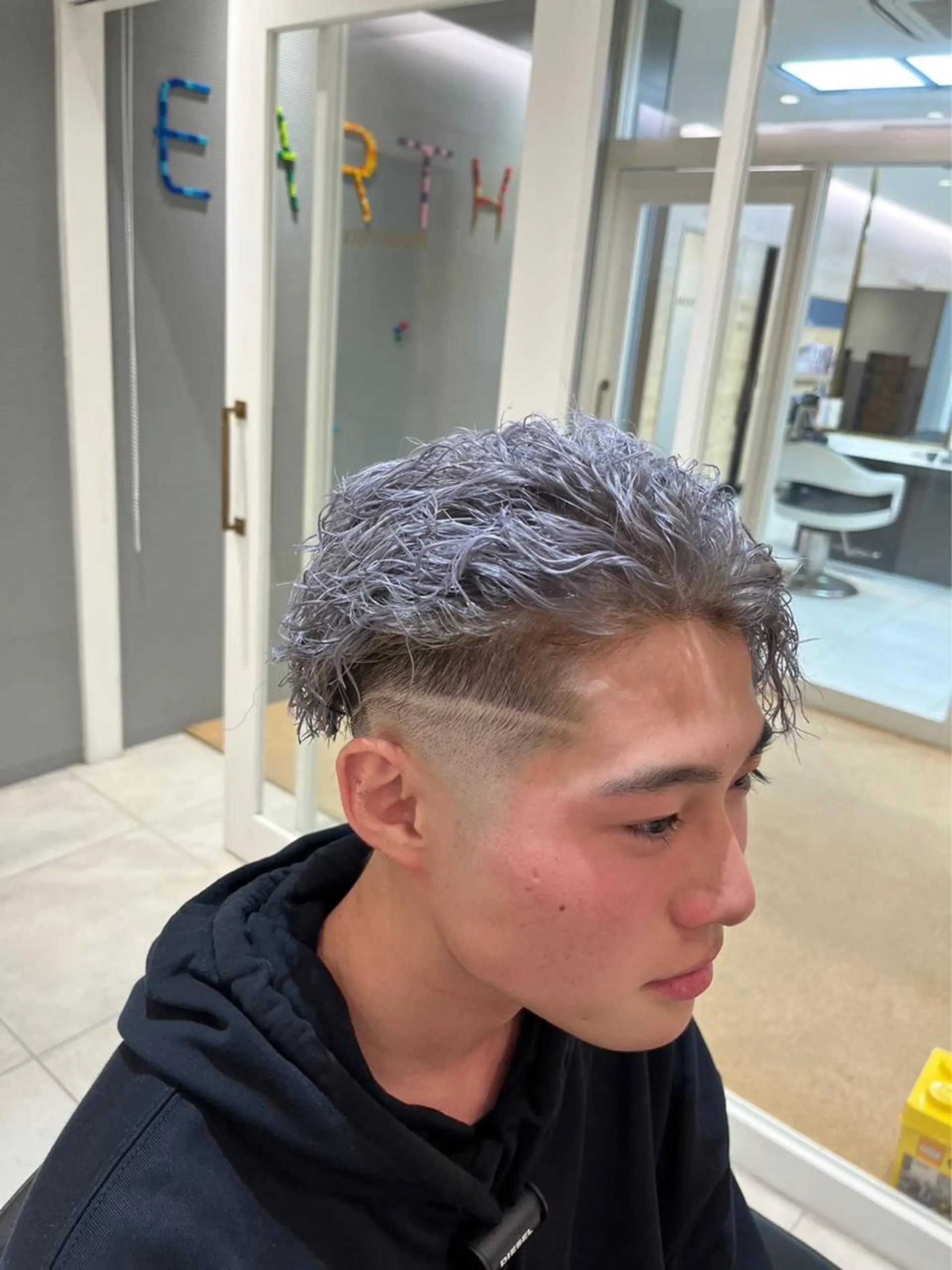 カラー パーマ メンズ メンズブリーチ フェードカット メンズパーマ プードルパーマ 学生（メンズ向け） カット ヘアカラー パーマ L PLACE所属・L PLACE 丸山一希のヘアスタイル