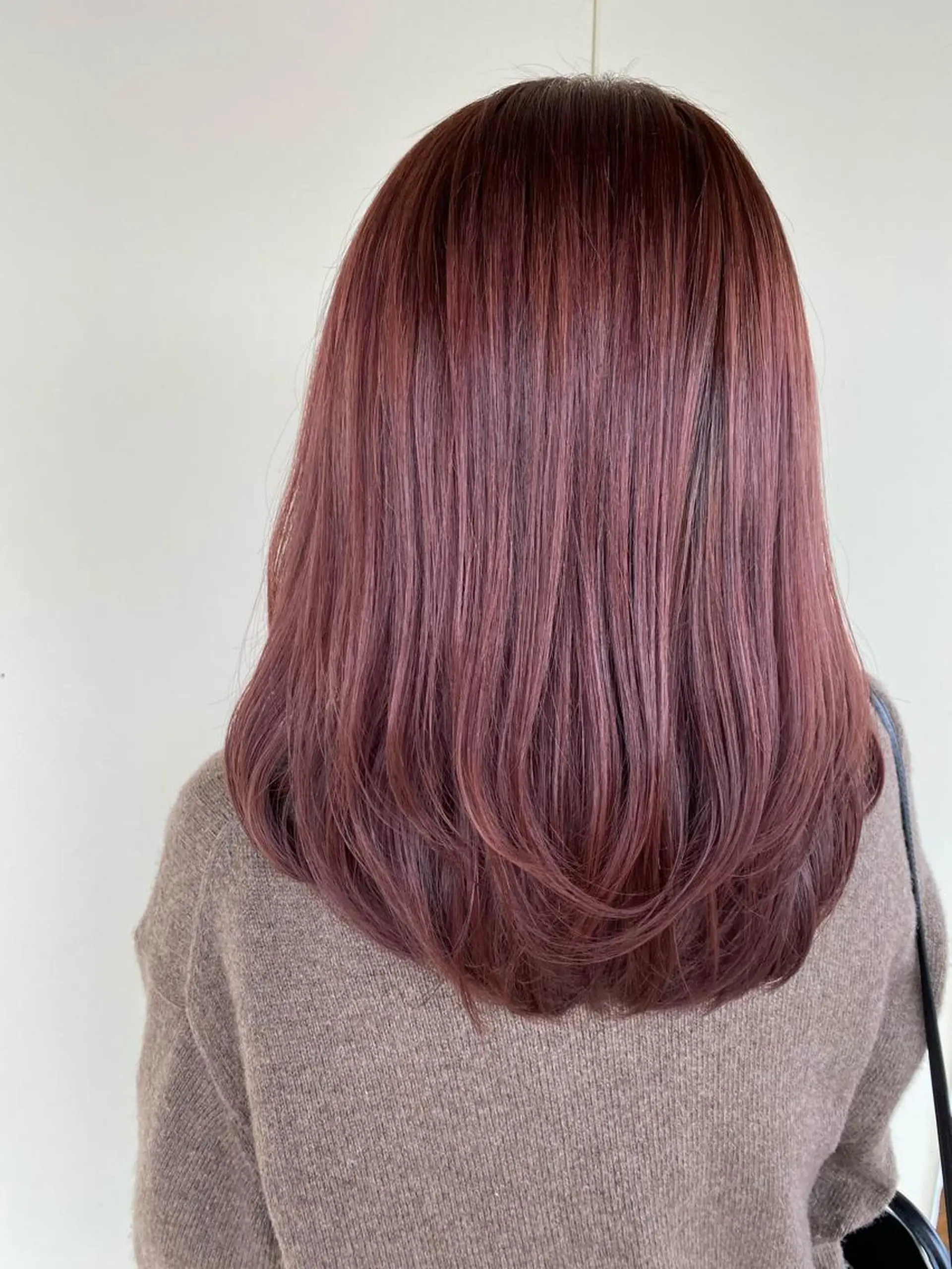 セミロング カラー ブリーチ 上田 和紀子のヘアスタイル