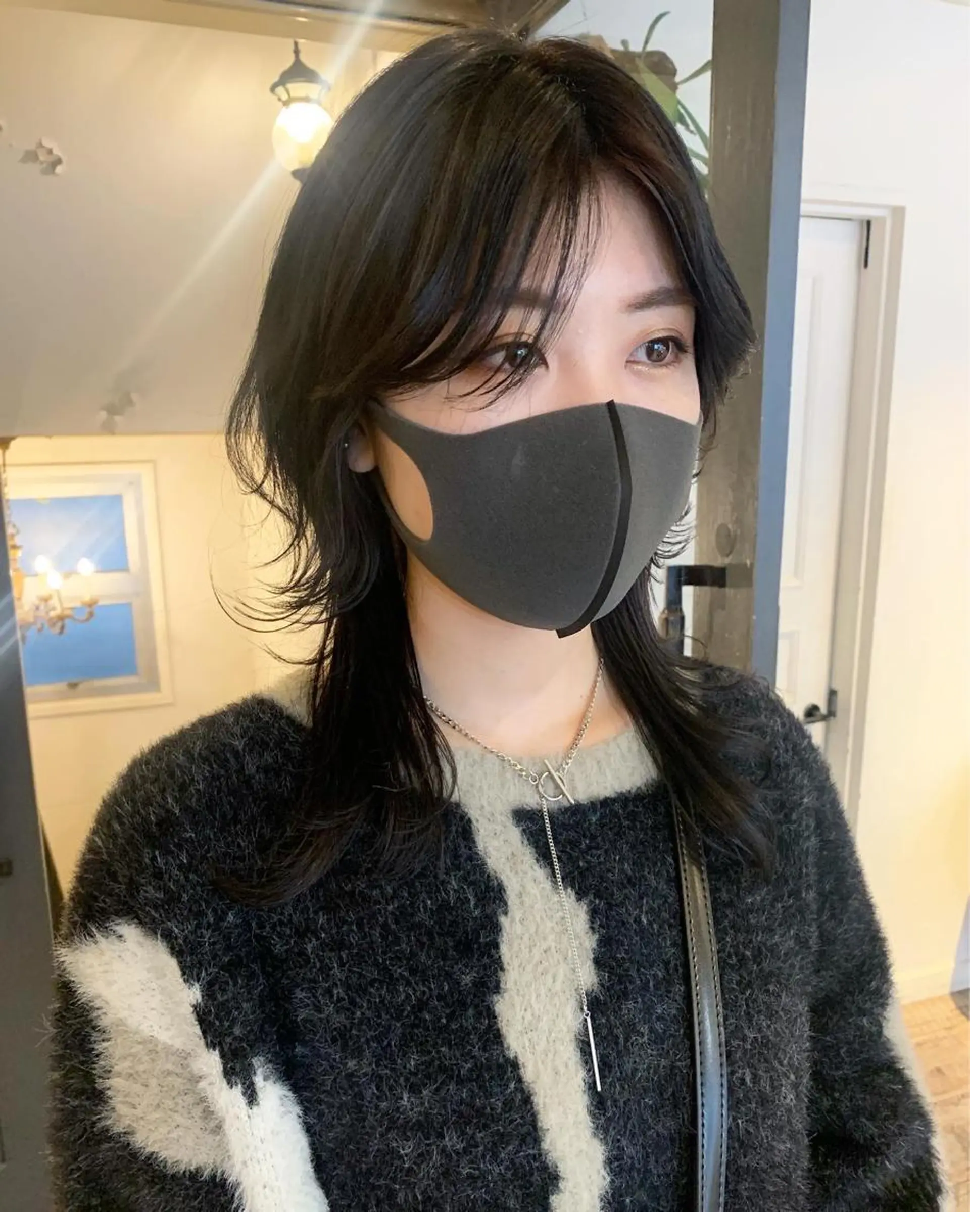 ロング カラー パーマ ヘアアレンジ メンズ キッズ ネイル マツエク・マツパ メンズブリーチ センターパート メンズウルフカット 黒髪 ブリーチ SALOWIN梅田茶屋町店所属・ウルフレイヤーカット /チヒロのヘアスタイル