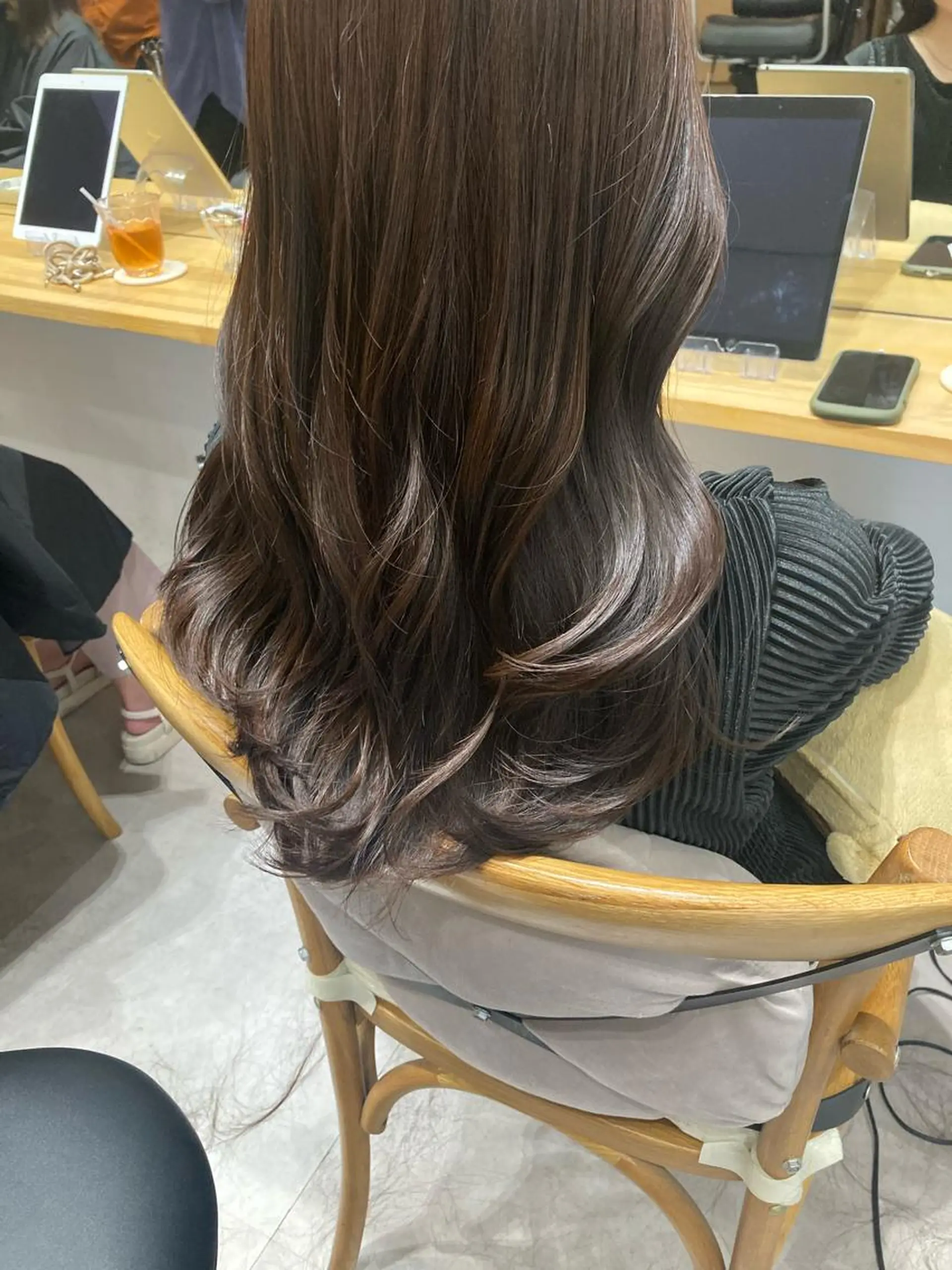 セミロング ヘアカラー トリートメント ✨色持ちの良い艶 カラー✨蟹江真世のヘアスタイル