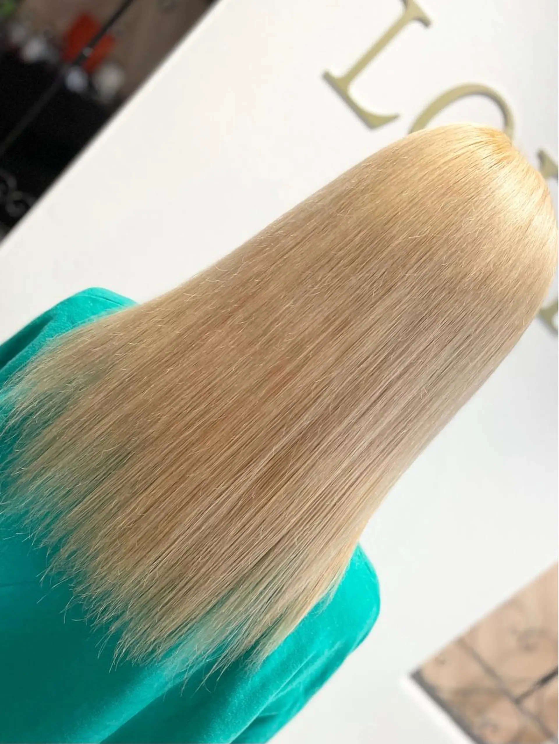 ロング 倉林隆一🐈 ダブルカラー/艶髪のヘアスタイル