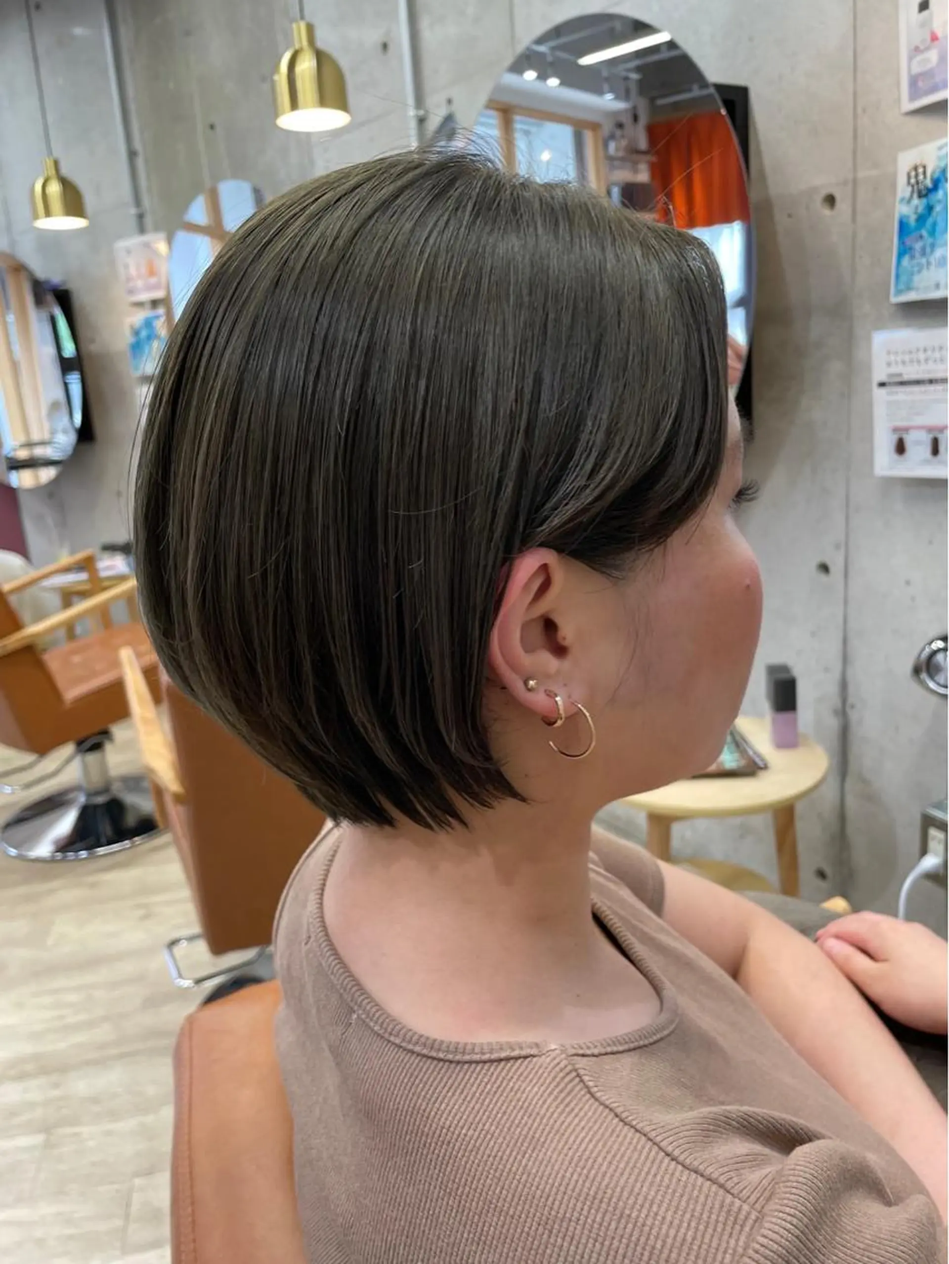 ショート カラー ハンサムショート 透明感カラー ハイライトカラー ハイトーンカラー インナーカラー Kozy  hair design所属・東 史夏のヘアスタイル