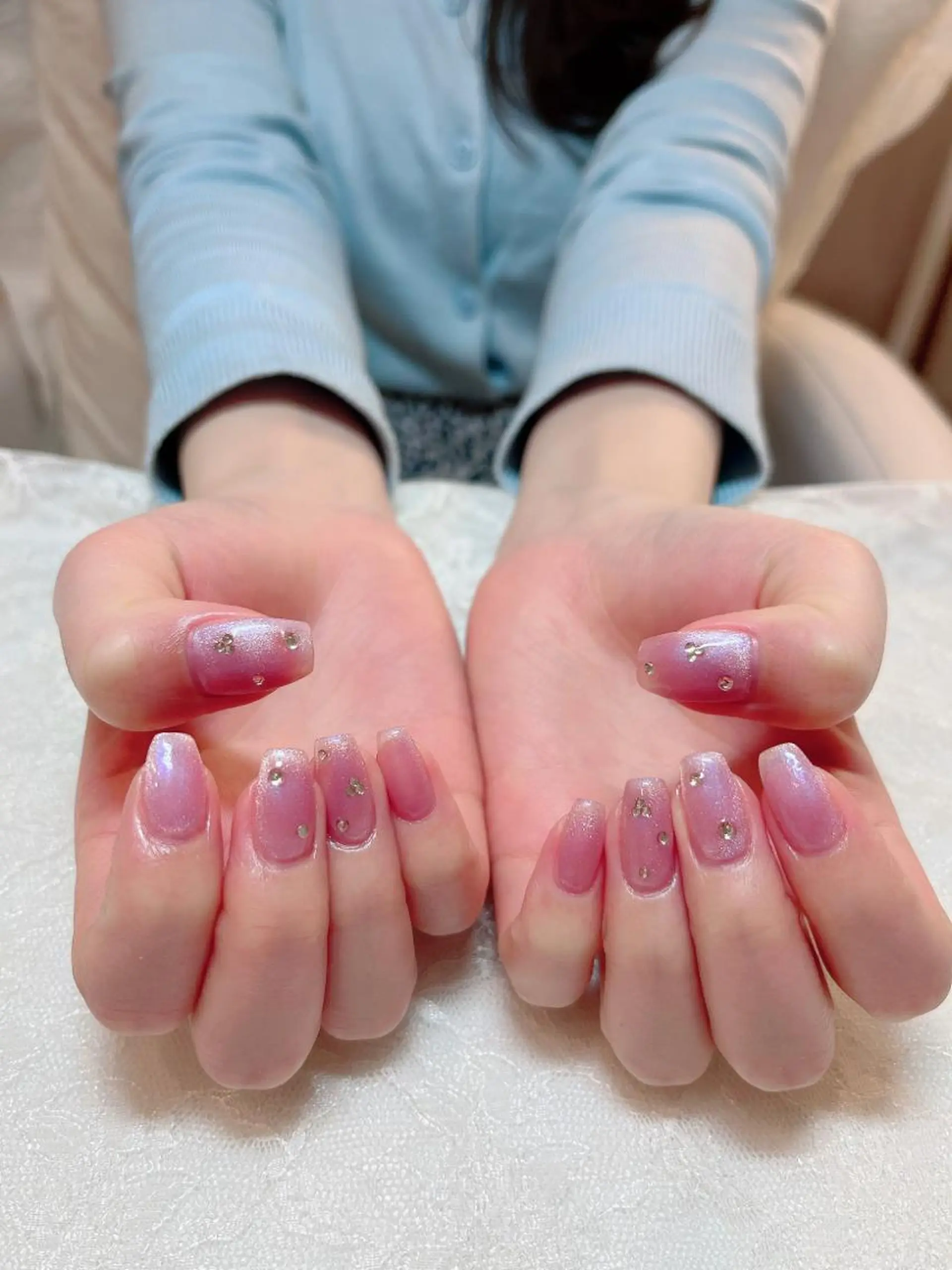 ネイル マグネットネイル ピンク ストーンネイル ハンドケア aoinail所属・aoi nailのネイルデザイン