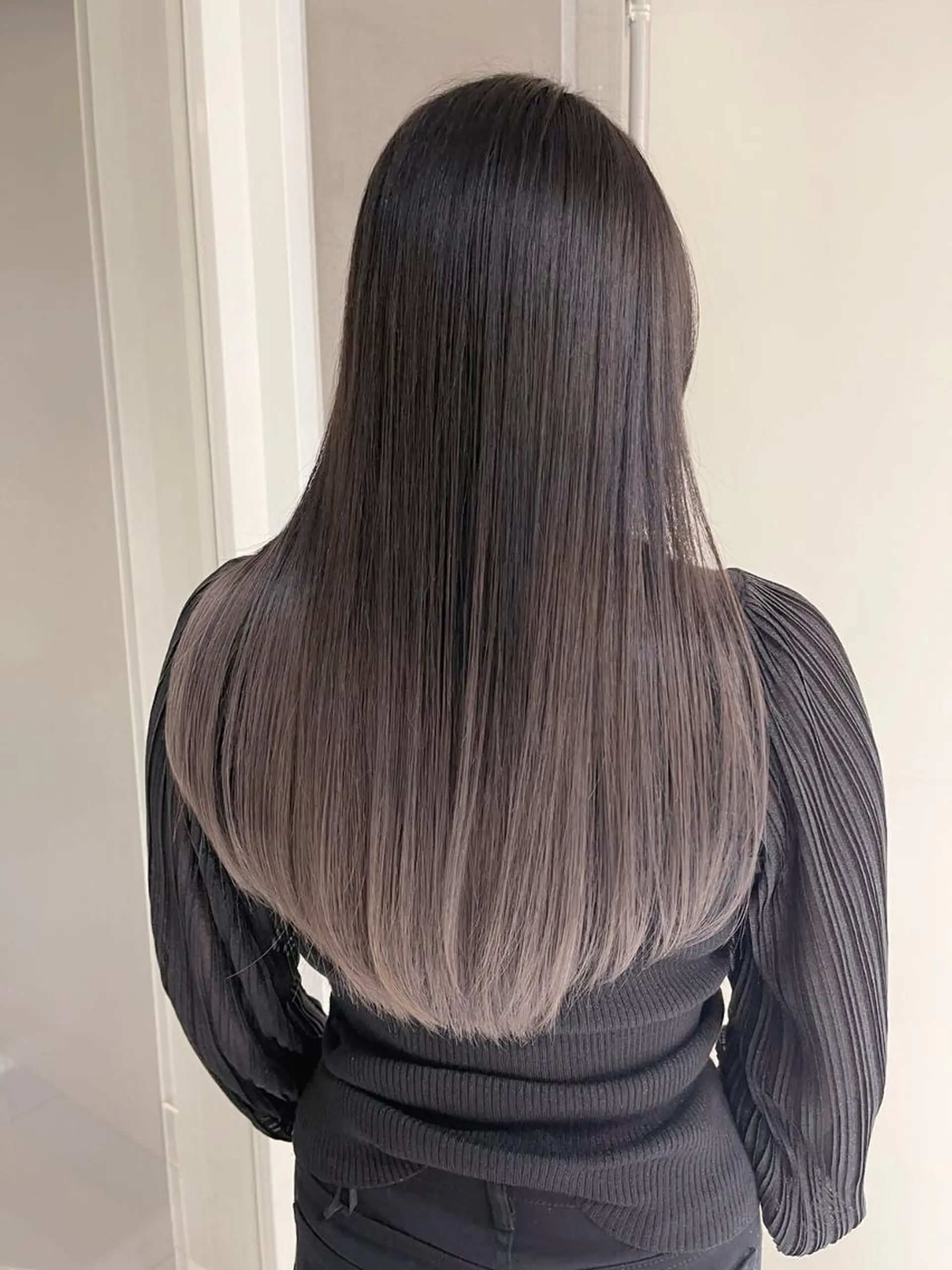 カラー アッシュ ベージュカラー ブルーカラー ブルーグレー ブルーグレージュ 公式 Ease by amble luxeのヘアスタイル